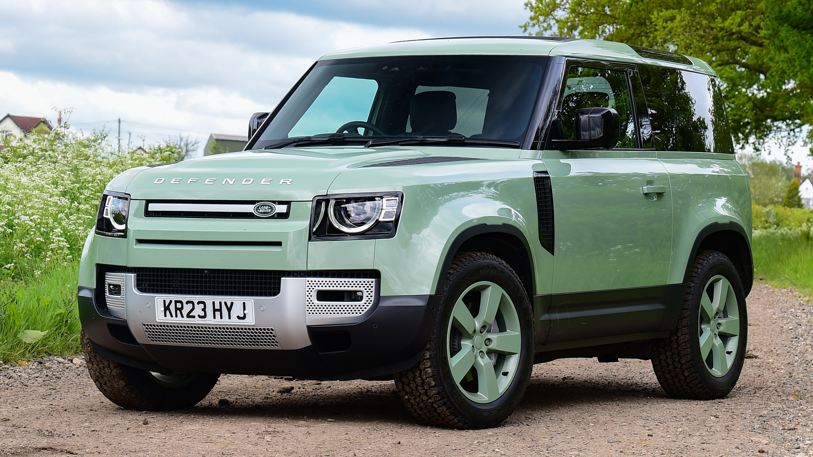 Land Rover Defender - front static
