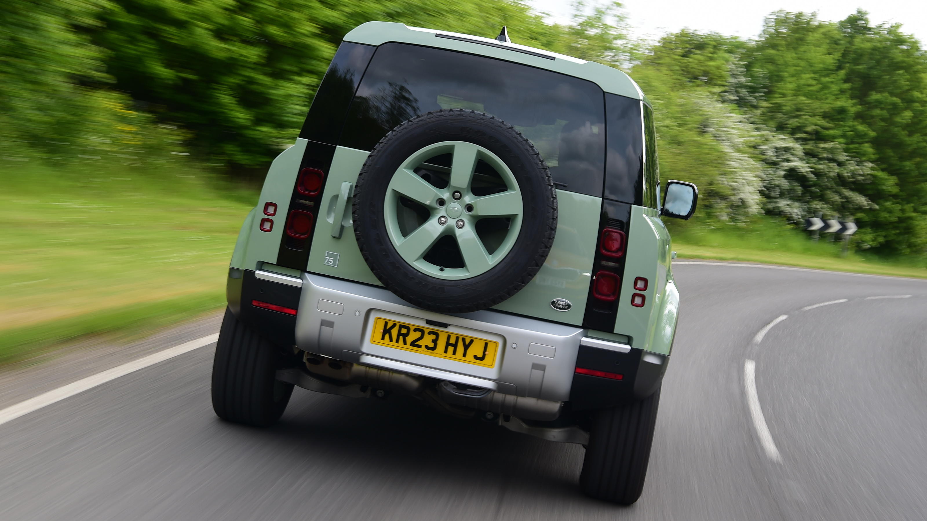 Land Rover Defender - full rear