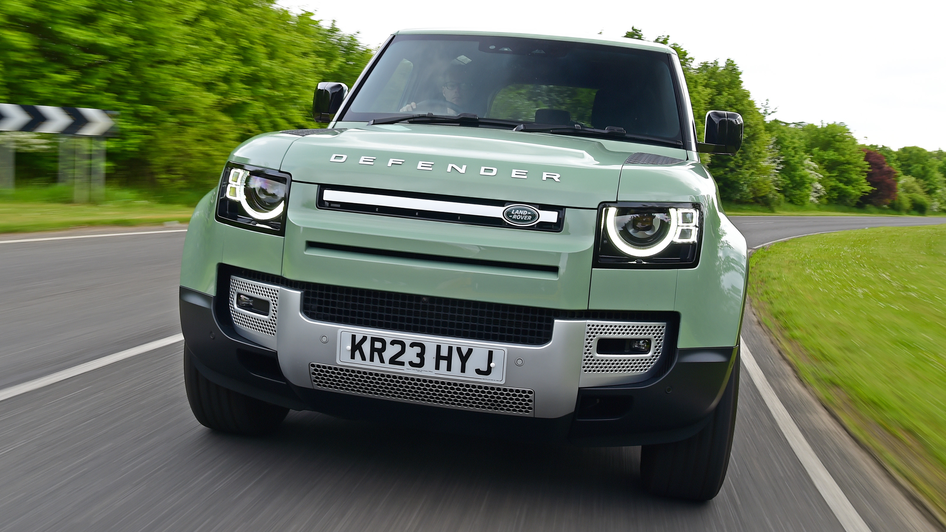 Land Rover Defender - full front