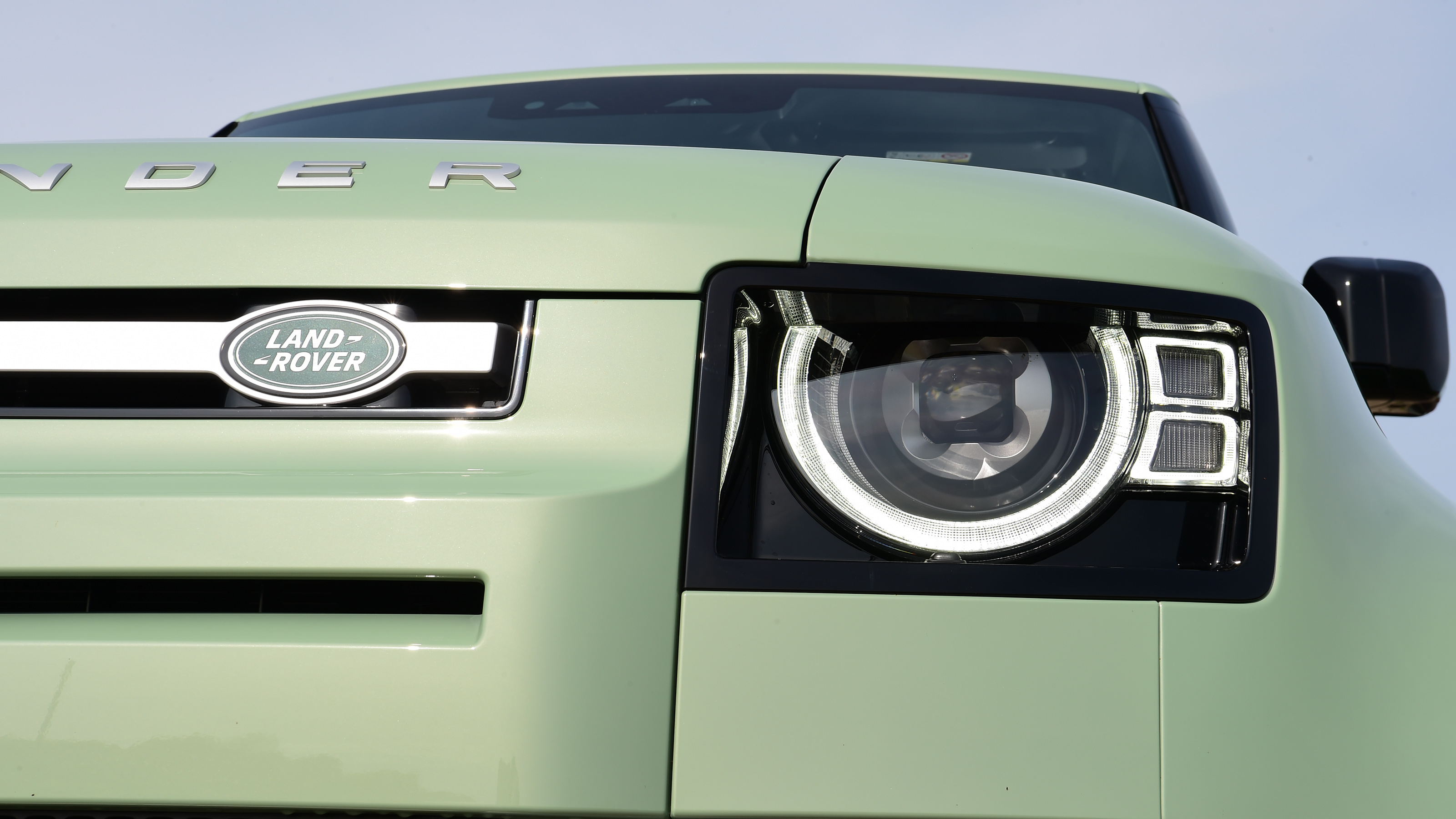 Land Rover Defender - headlights