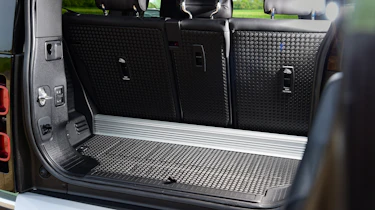 Land Rover Defender - boot