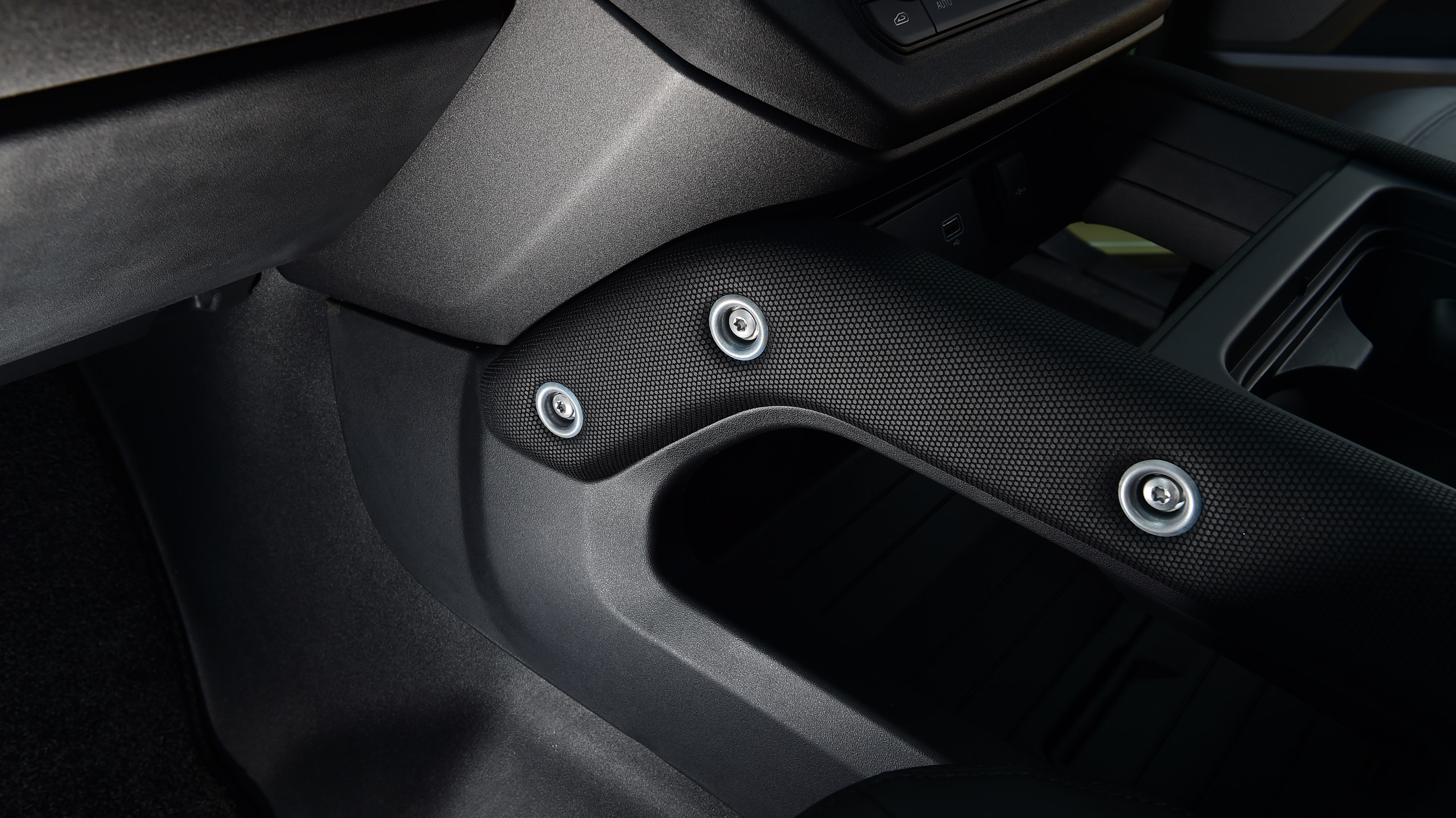 Land Rover Defender - centre console