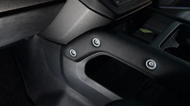 Land Rover Defender - centre console