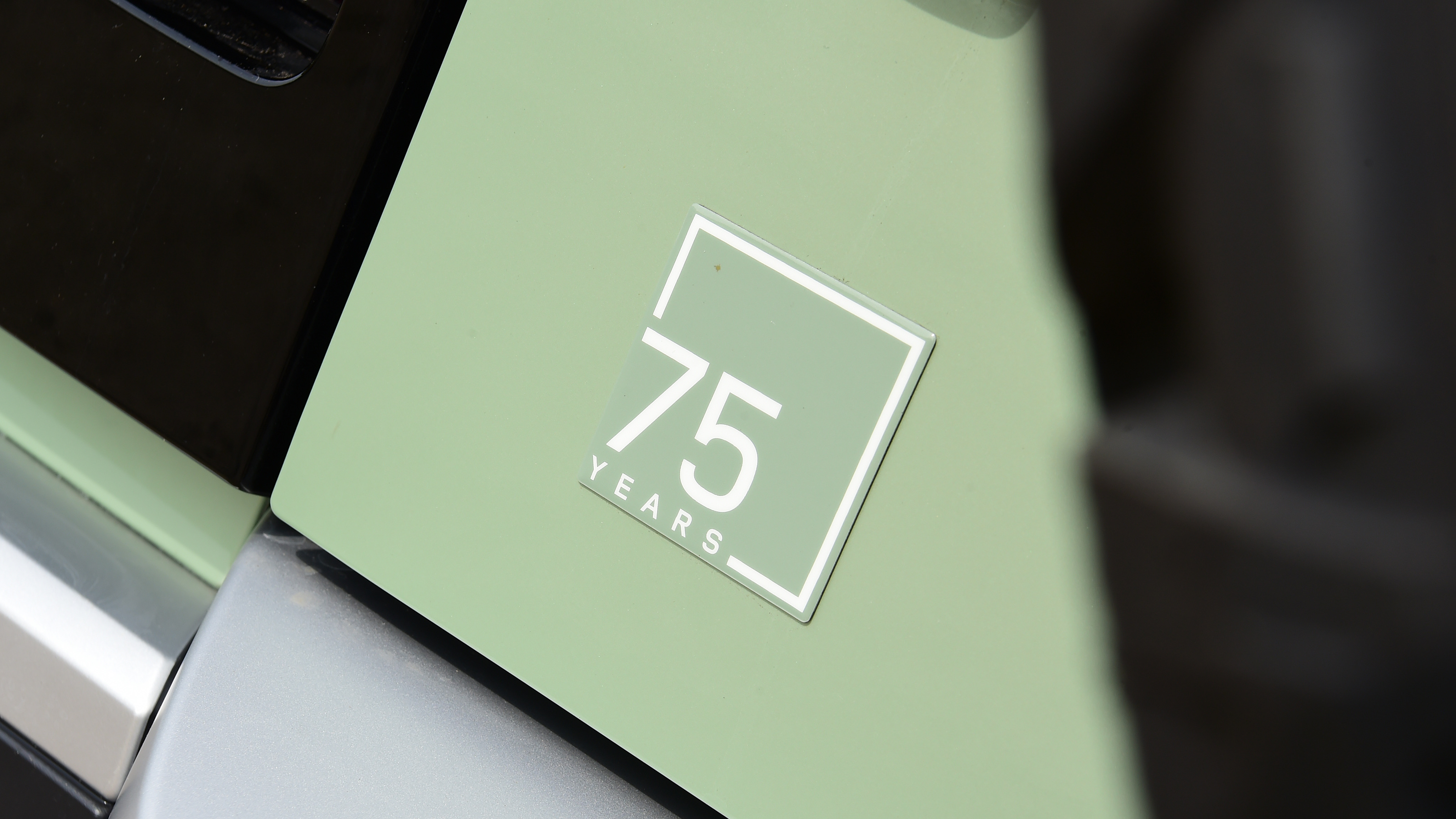 Land Rover Defender - 75th edition badge