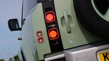 Land Rover Defender - tail-lights