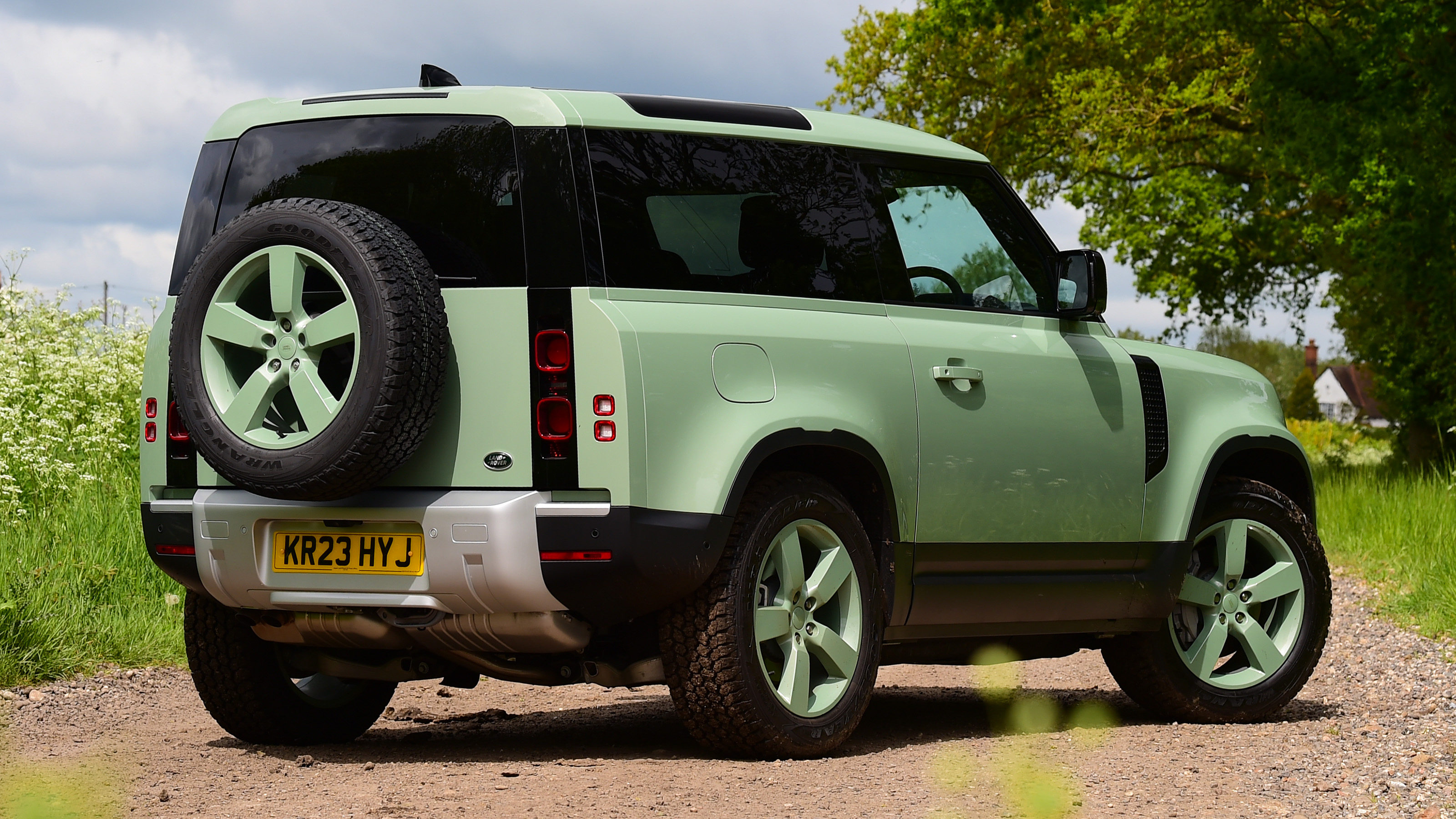 Land Rover Defender - rear static