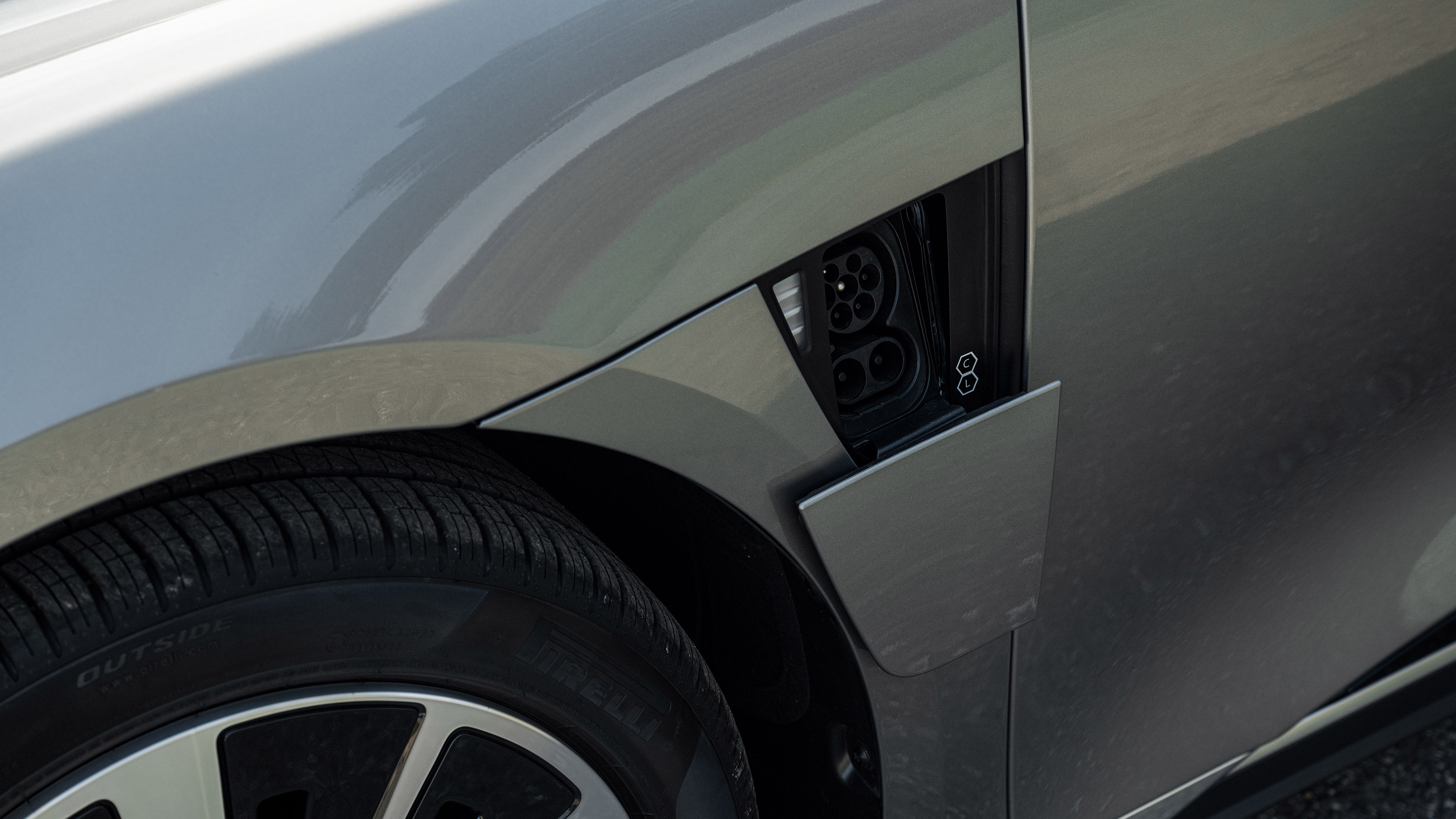 Lucid Air - charging port