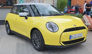 MINI Cooper Munich - front 3/4