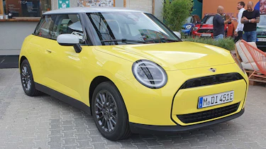 MINI Cooper Munich - front 3/4