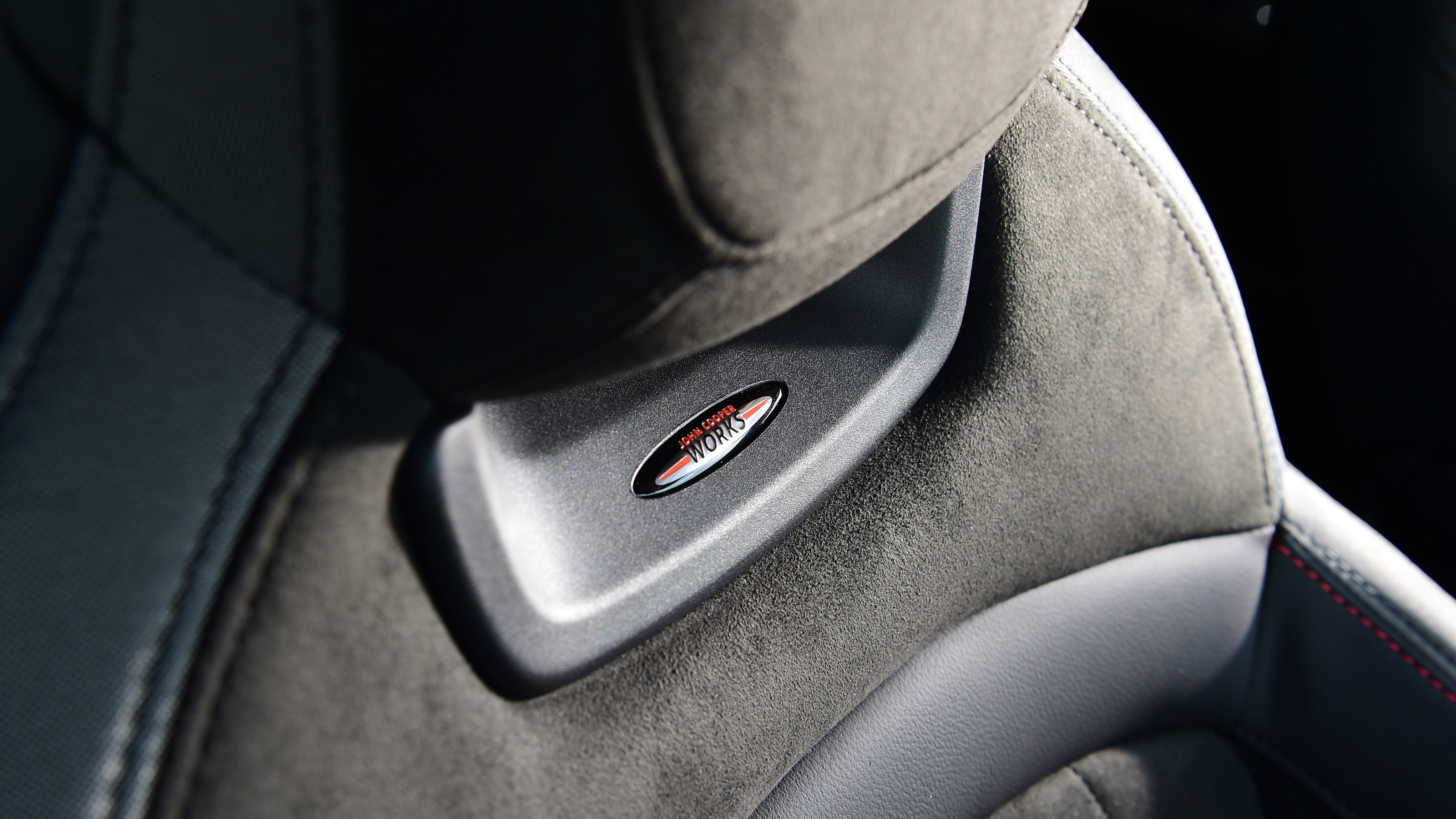 MINI Countryman - seat emblems