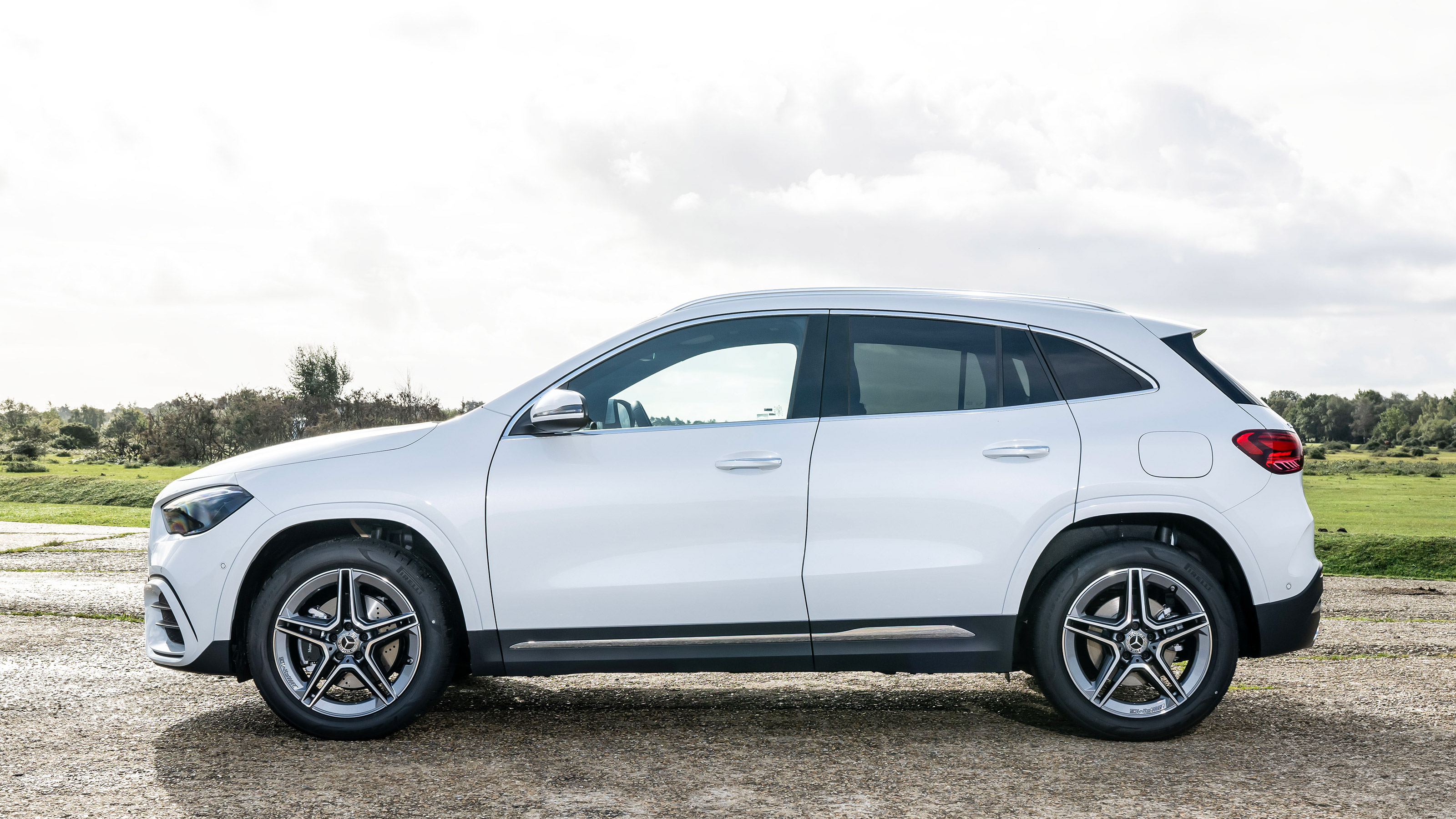 Mercedes GLA facelift - side static