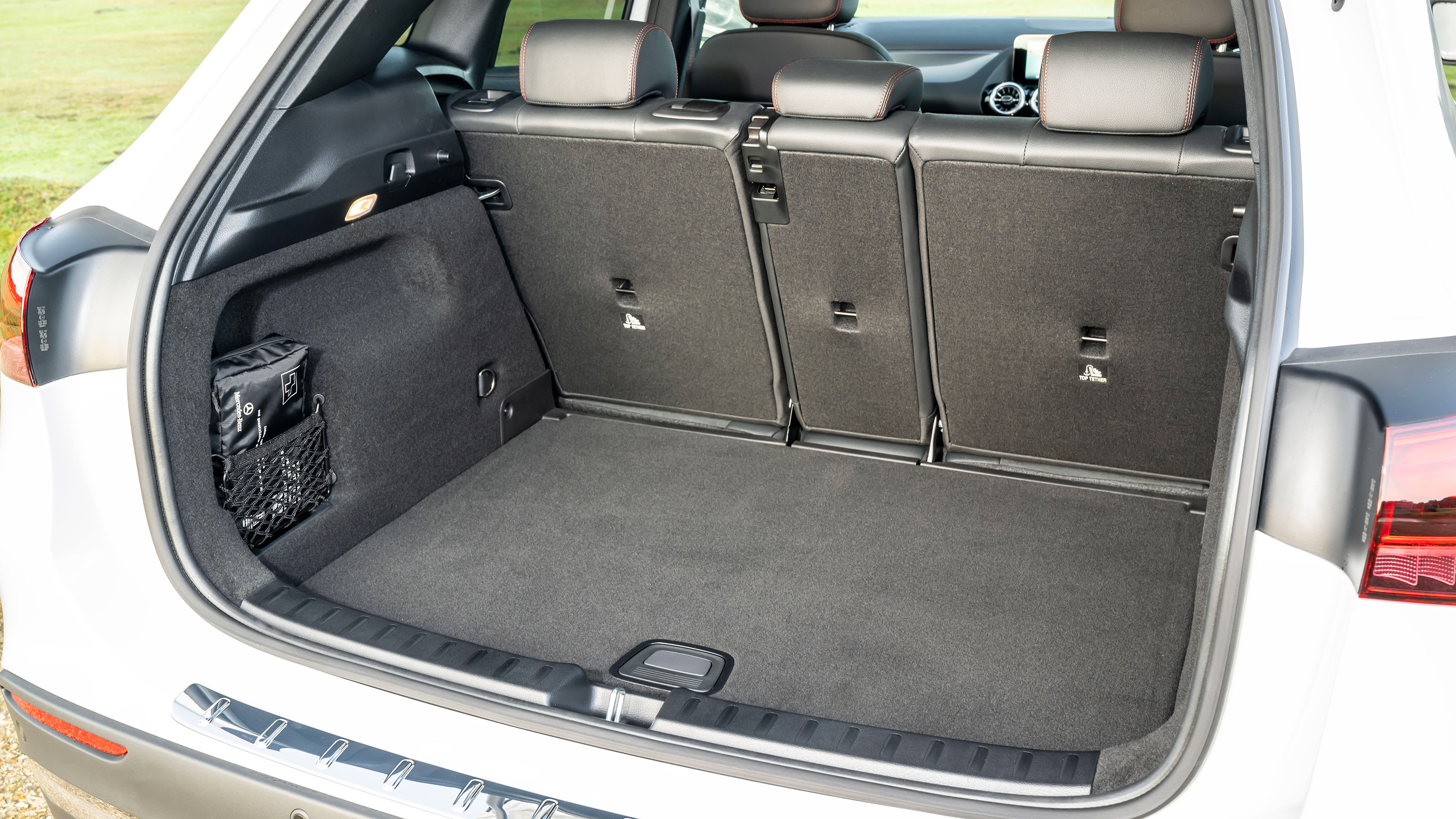 Mercedes GLA facelift - boot