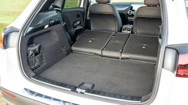 Mercedes GLA facelift - boot seats down