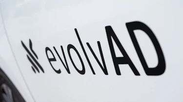 Nissan Leaf with evolvAD tech - side branding