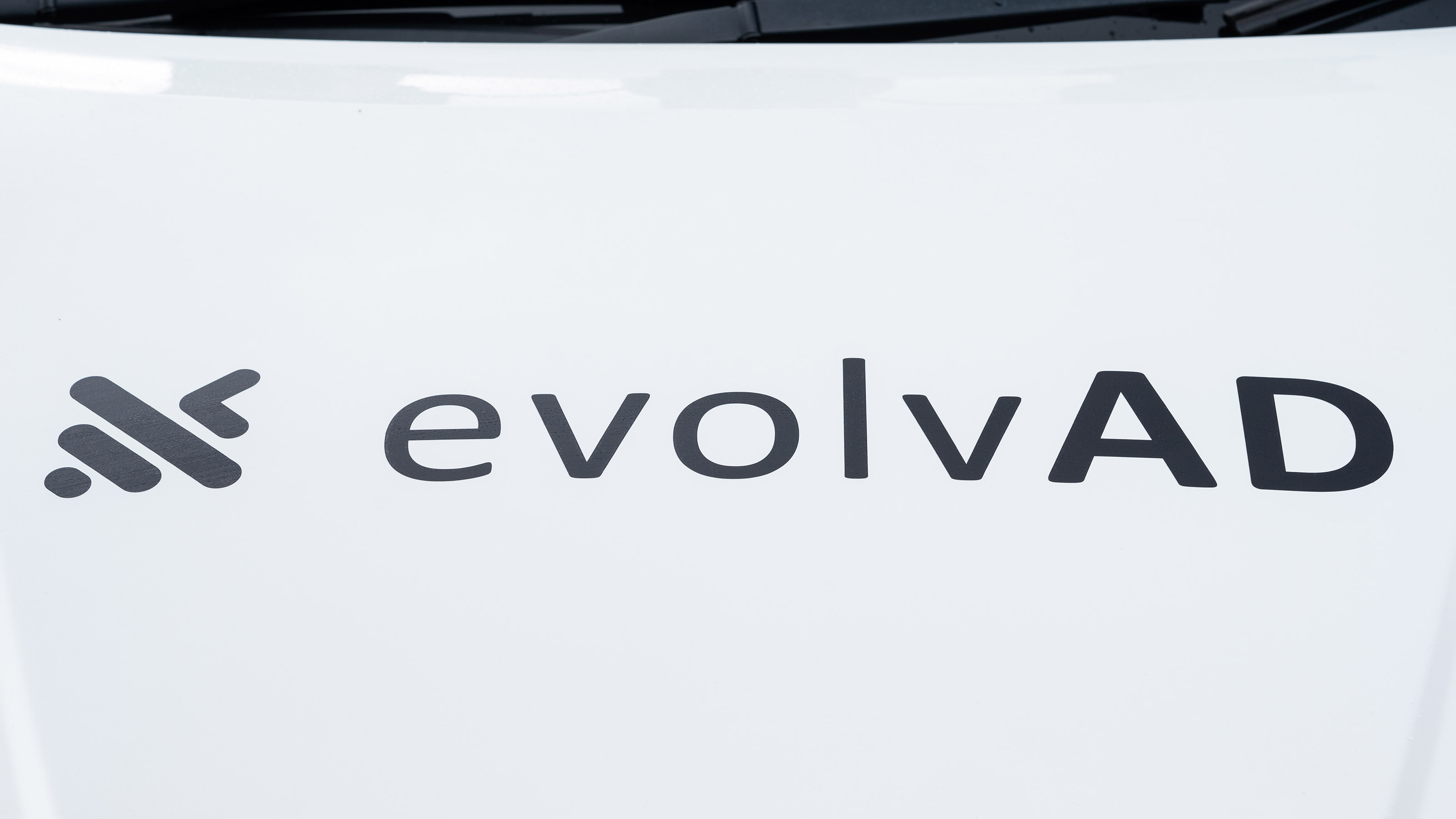 Nissan Leaf with evolvAD tech - bonnet branding