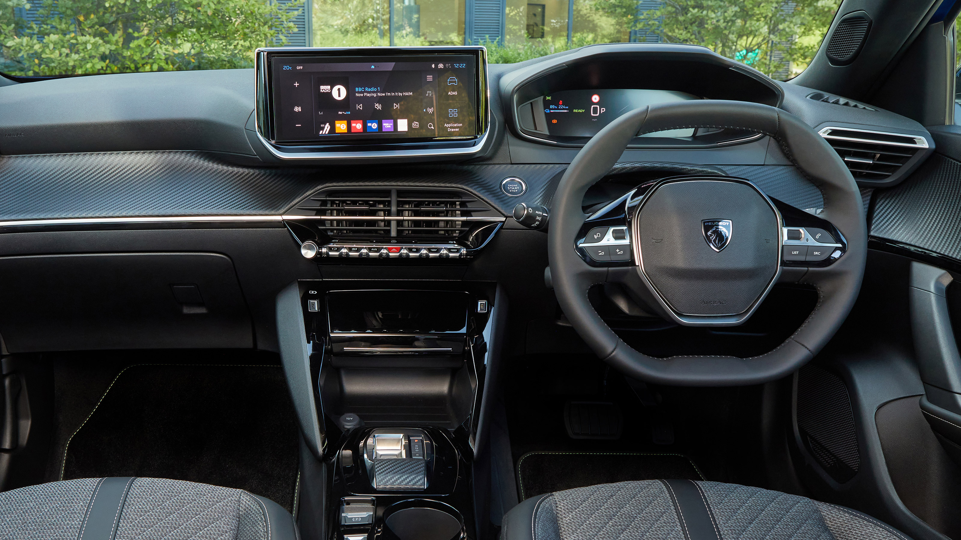 Peugeot E-2008 - dash