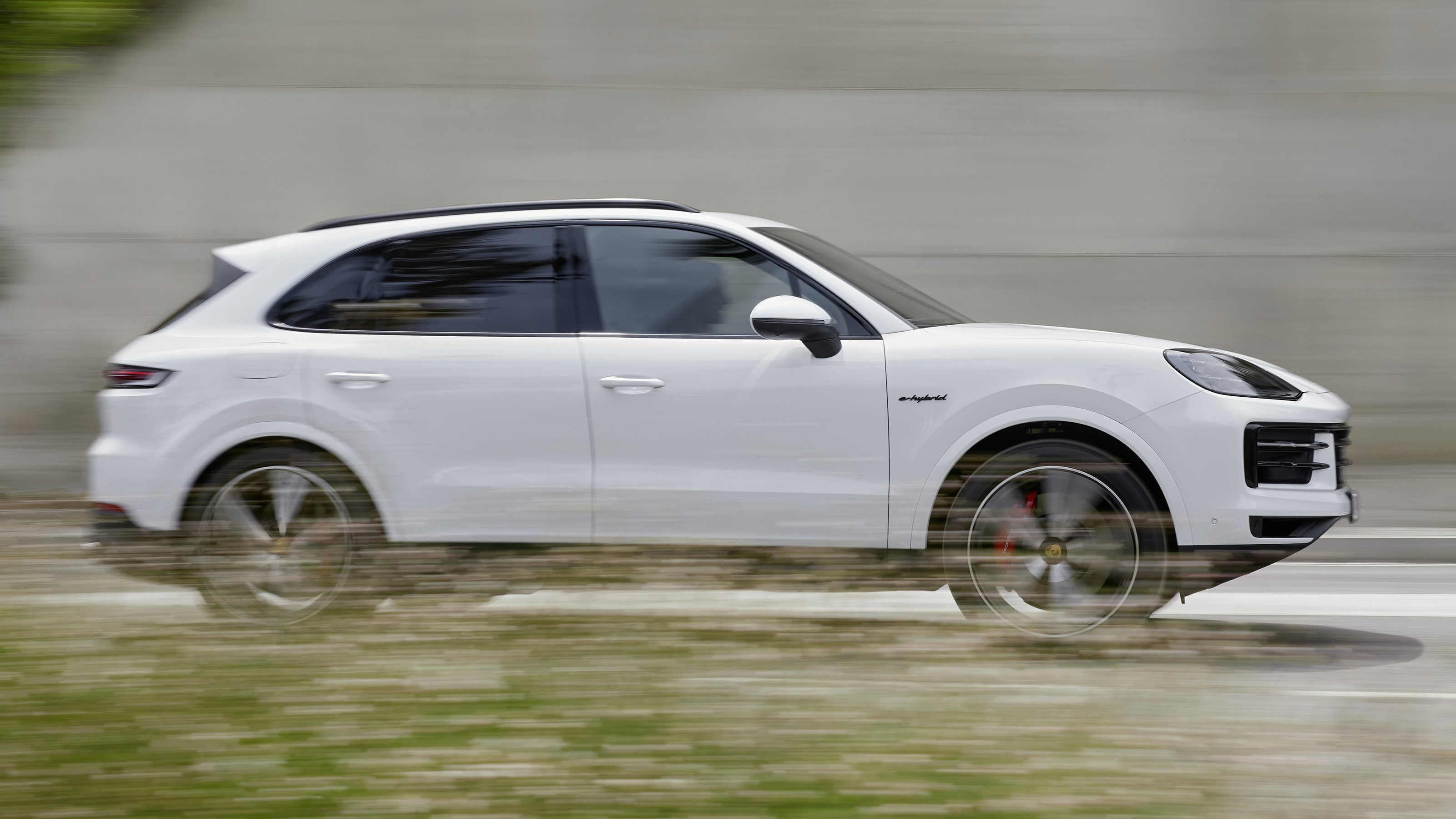 Porsche Cayenne S E-Hybrid - side