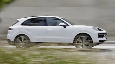 Porsche Cayenne S E-Hybrid - side