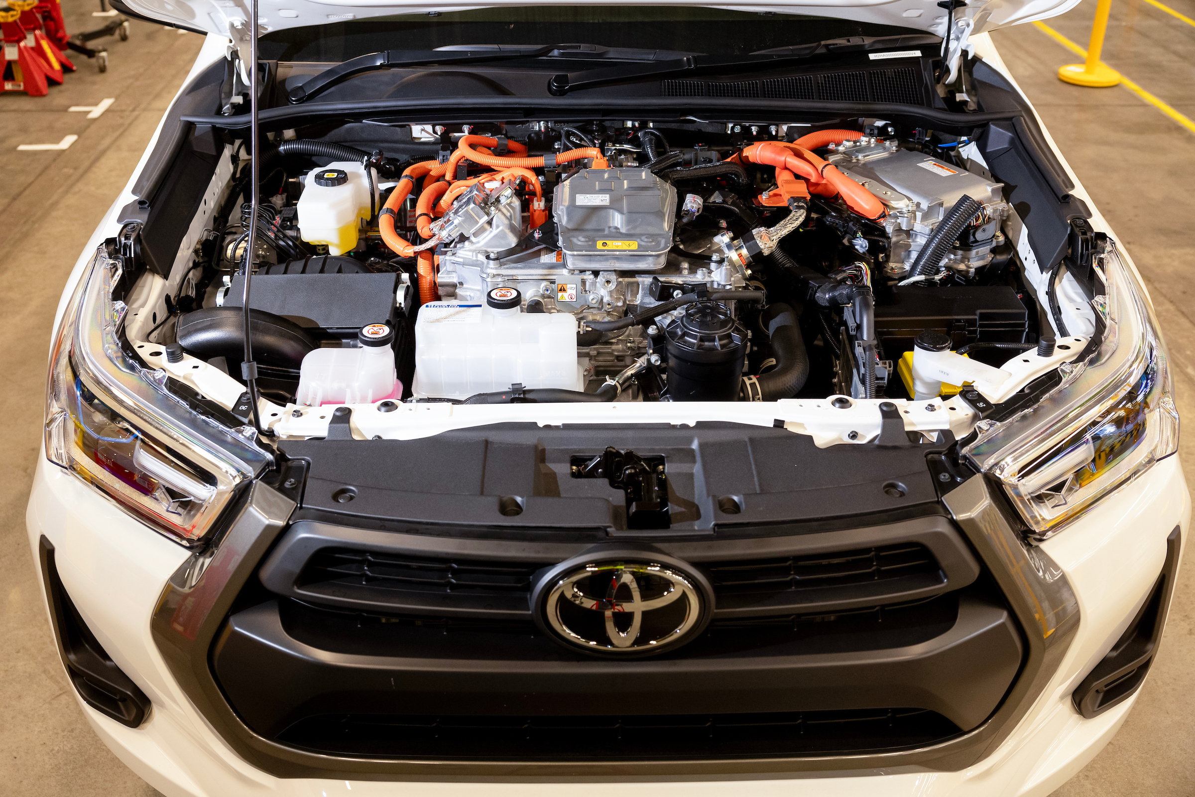 Hydrogen Toyota Hilux - engine bay