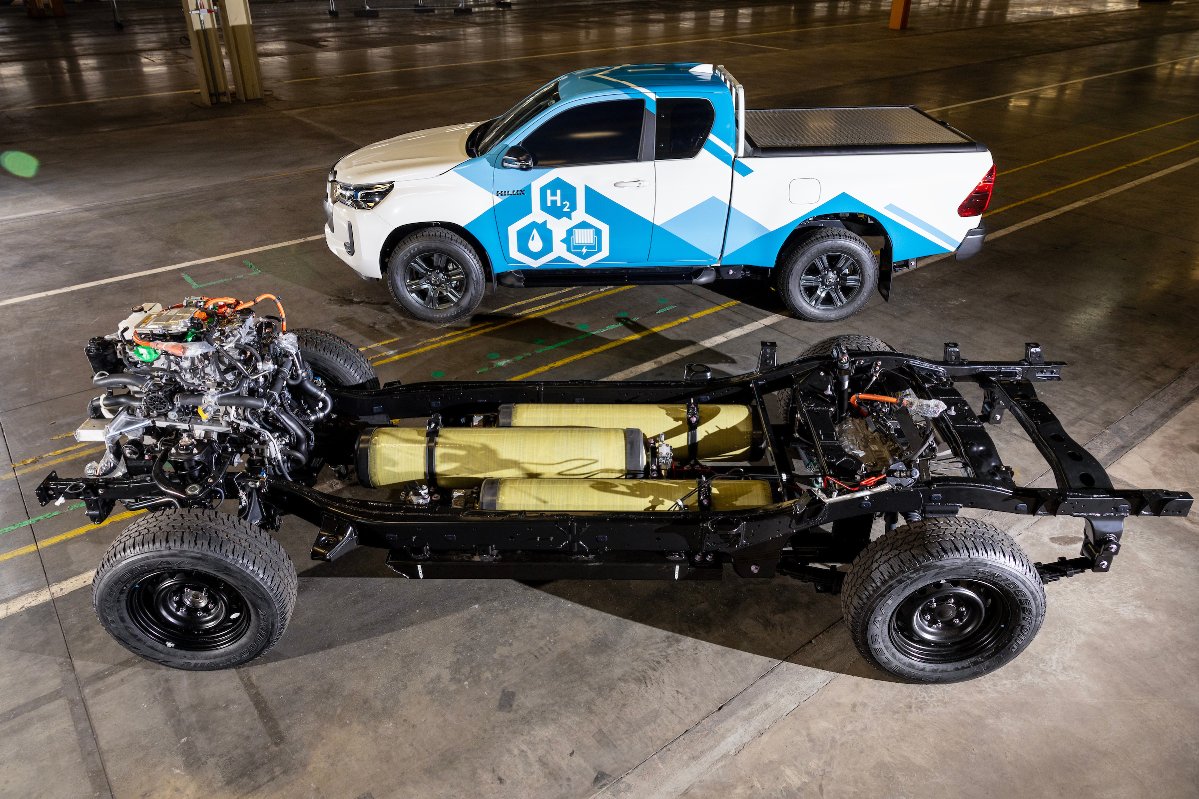 Hydrogen Toyota Hilux - floor 