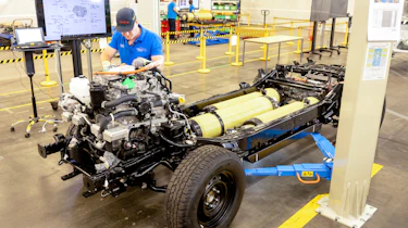 Hydrogen Toyota Hilux - engine and fuel cells