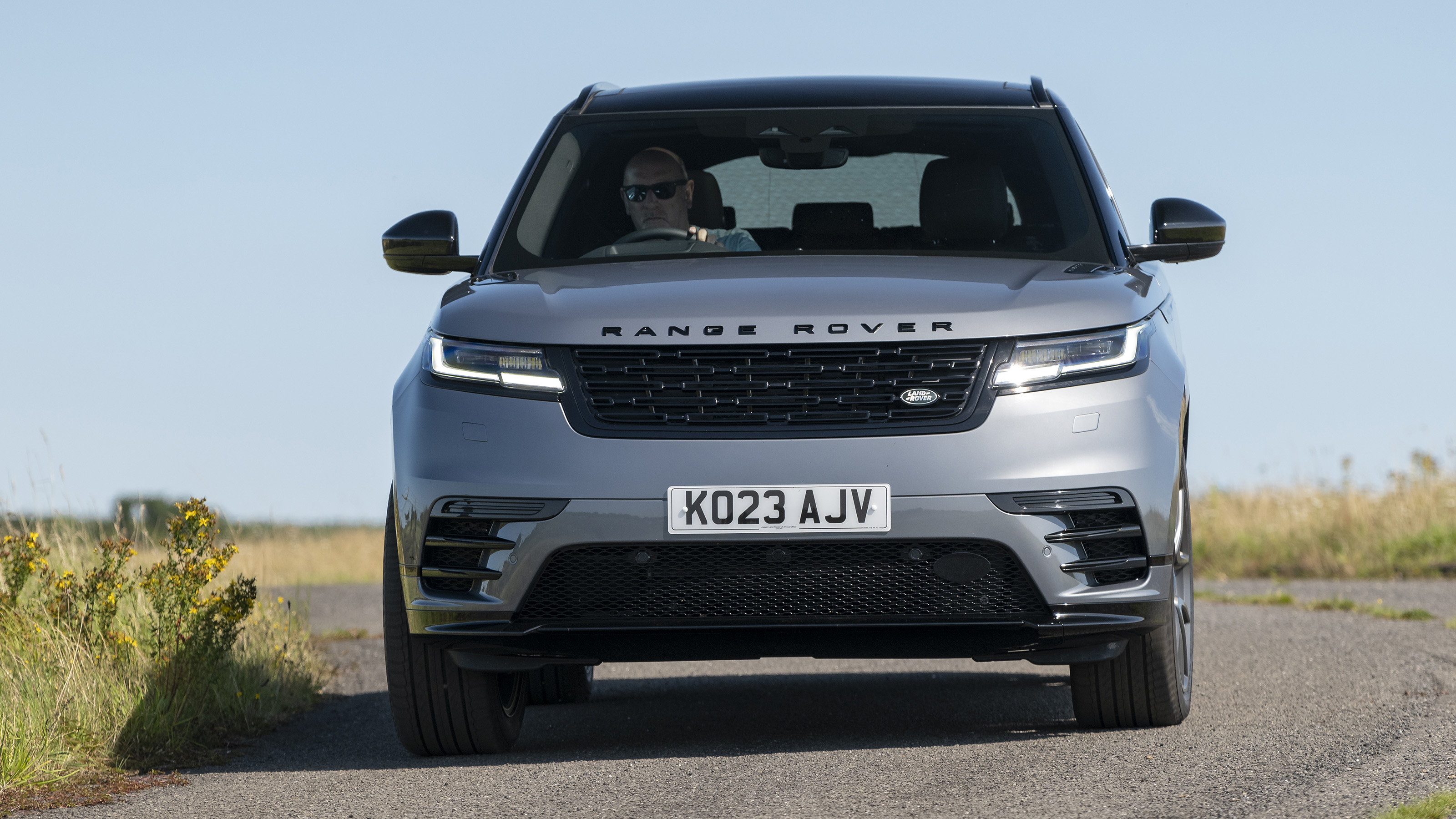 Range Rover Velar - front cornering