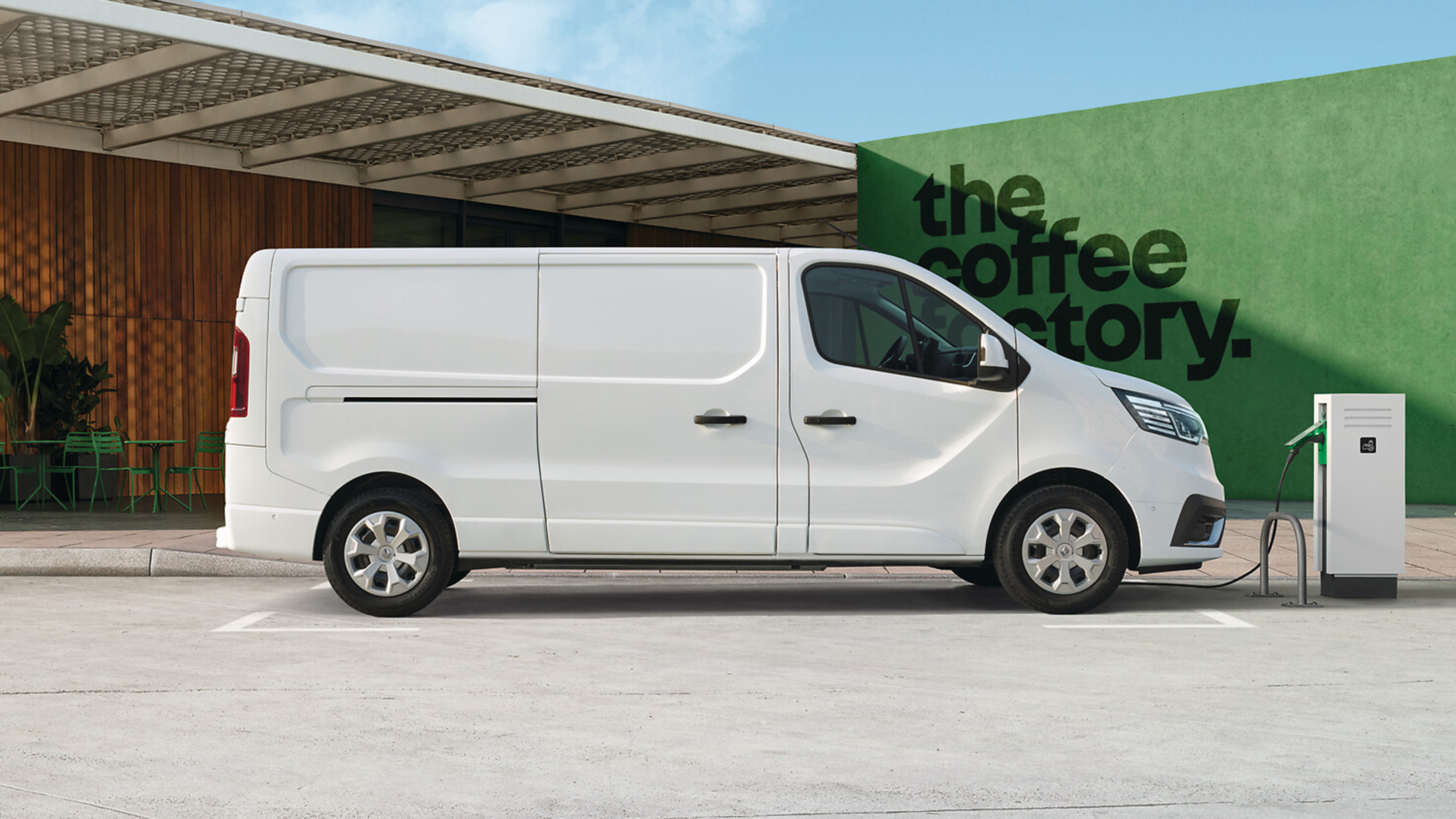 Renault Trafic E-Tech - side 