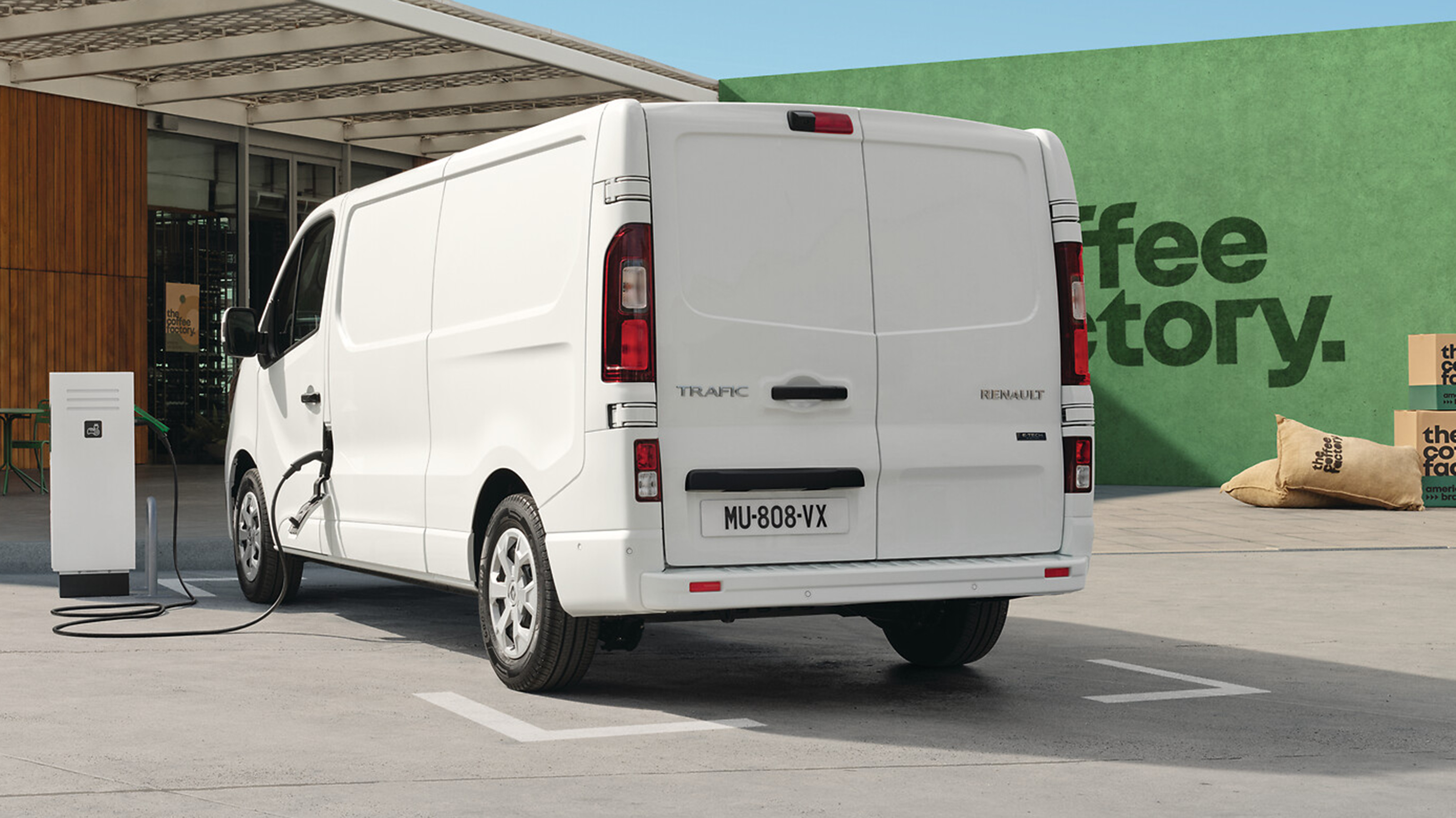 Renault Trafic E-Tech - rear