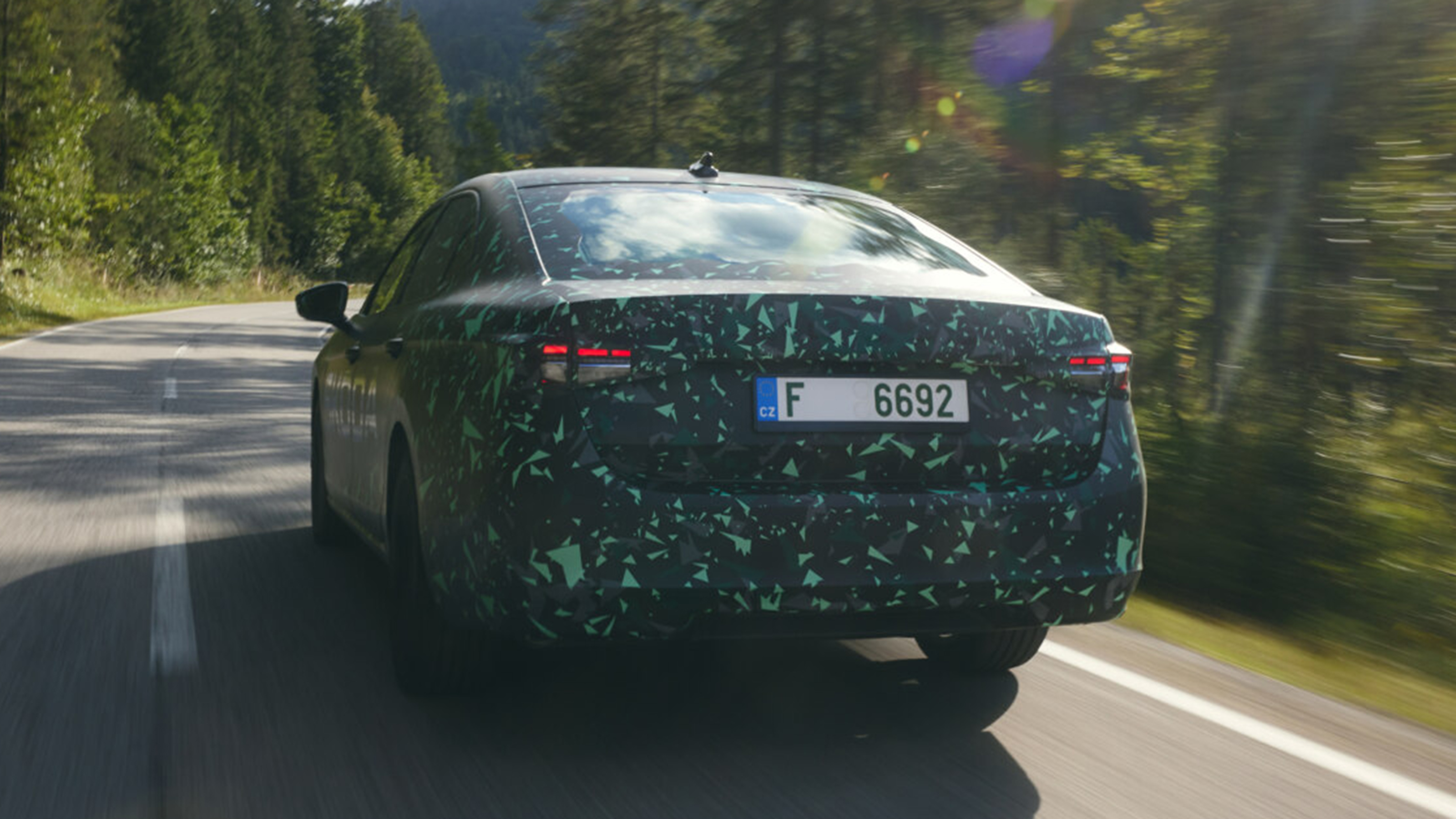 Skoda Superb hatchback - rear