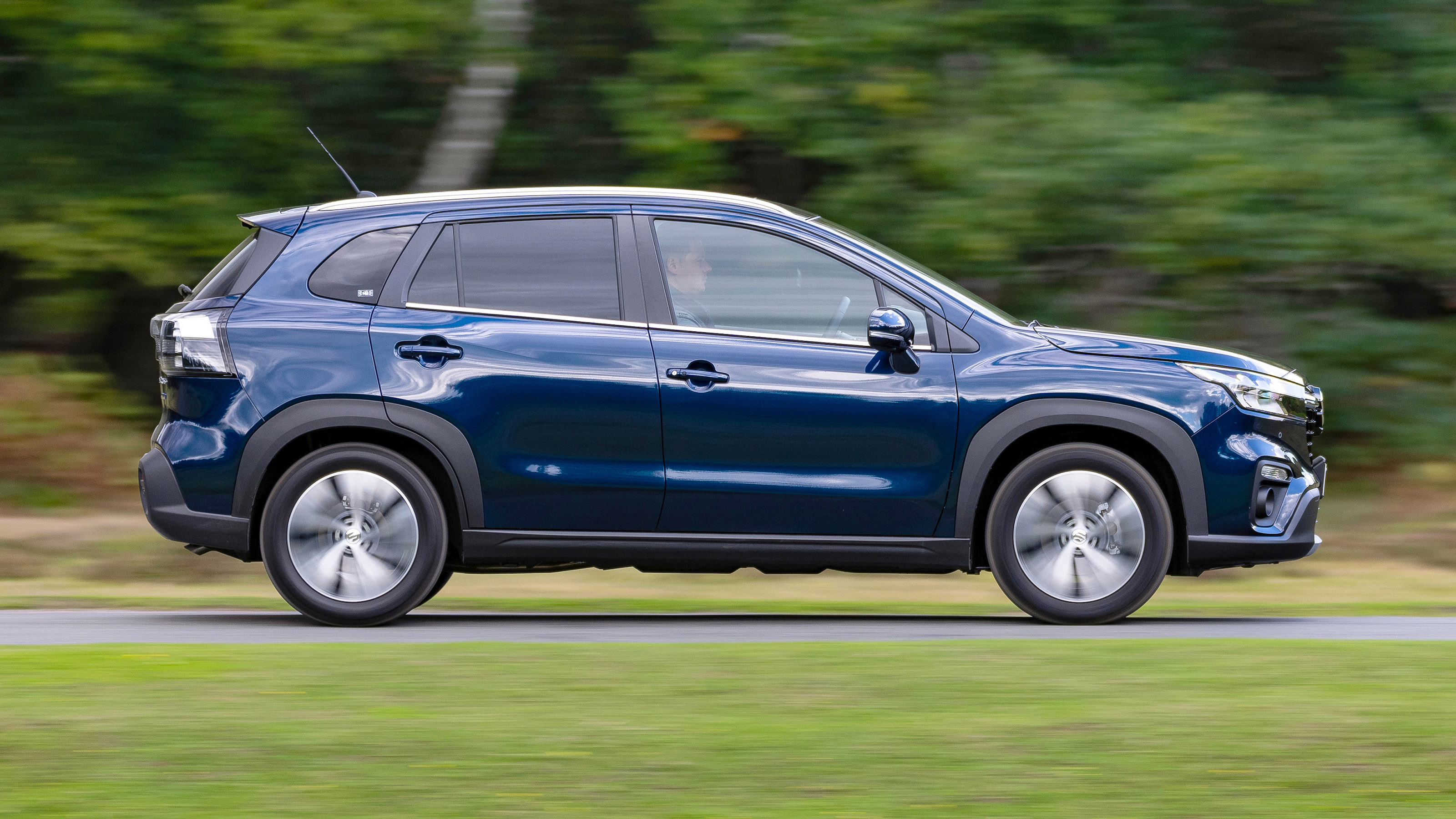 Suzuki S-Cross - side tracking