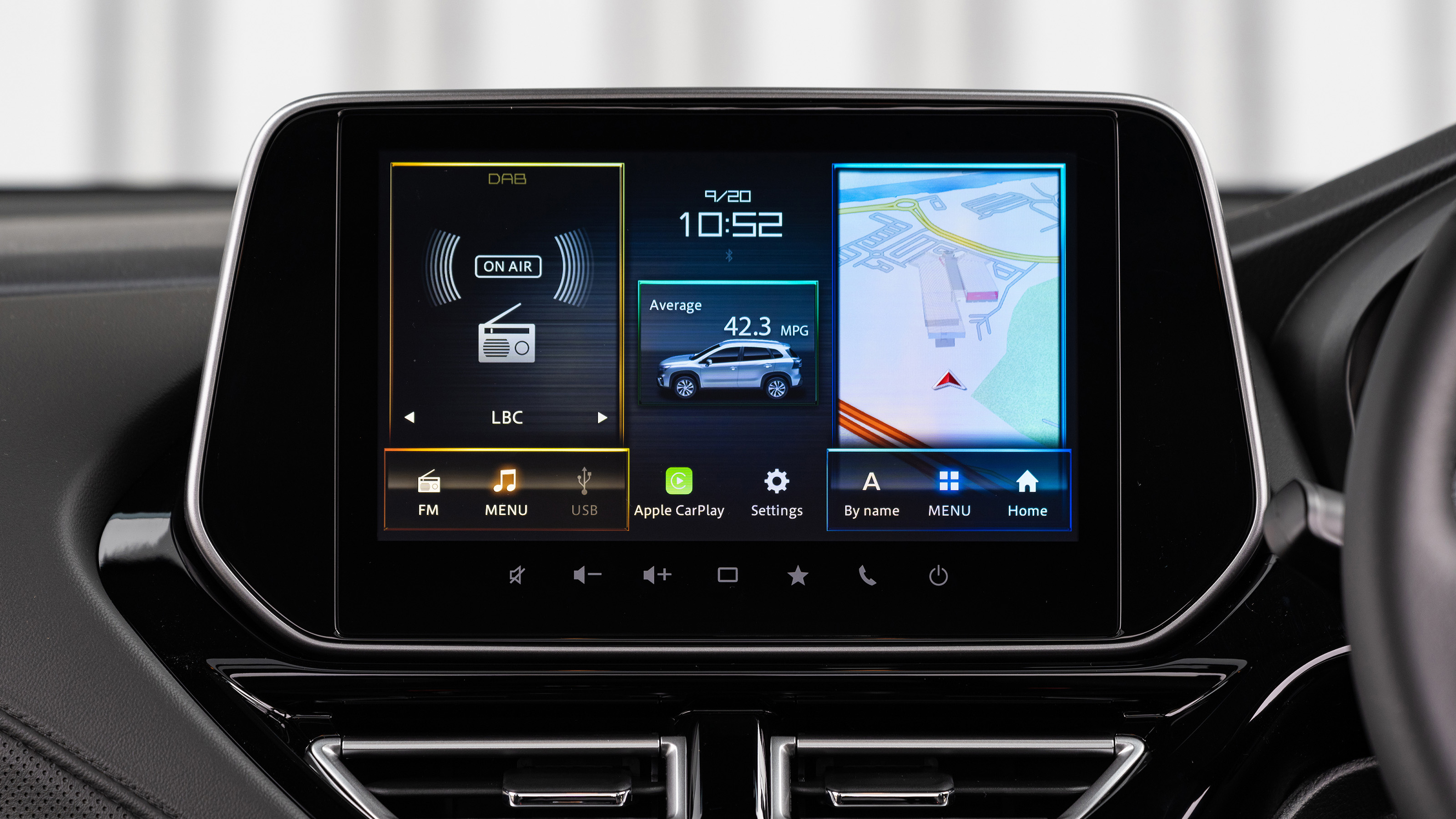 Suzuki S-Cross - central touchscreen