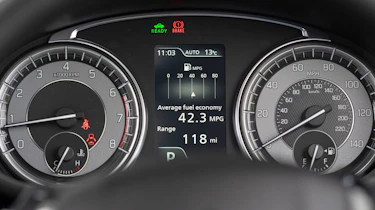 Suzuki S-Cross - analogue dials