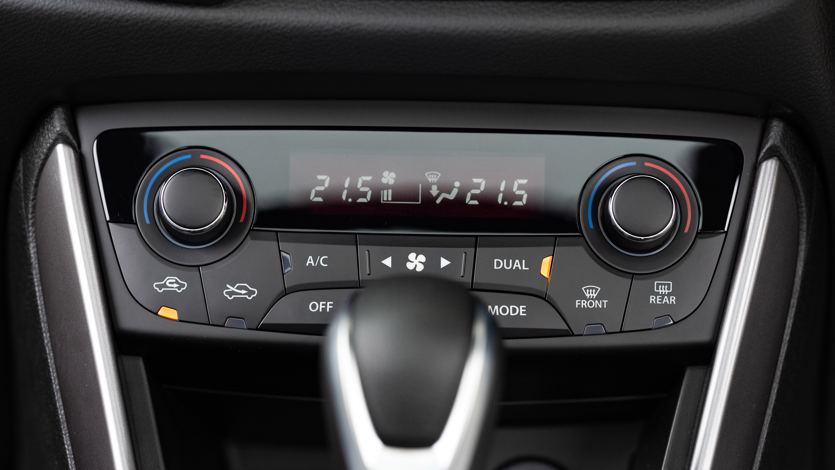 Suzuki S-Cross - climate controls