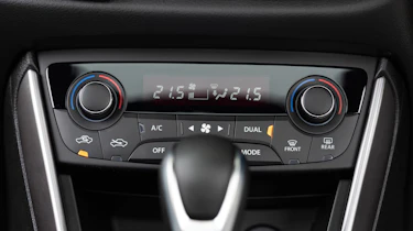 Suzuki S-Cross - climate controls