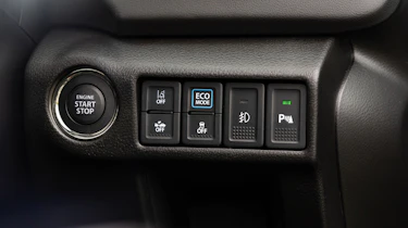 Suzuki S-Cross - engine start/stop button