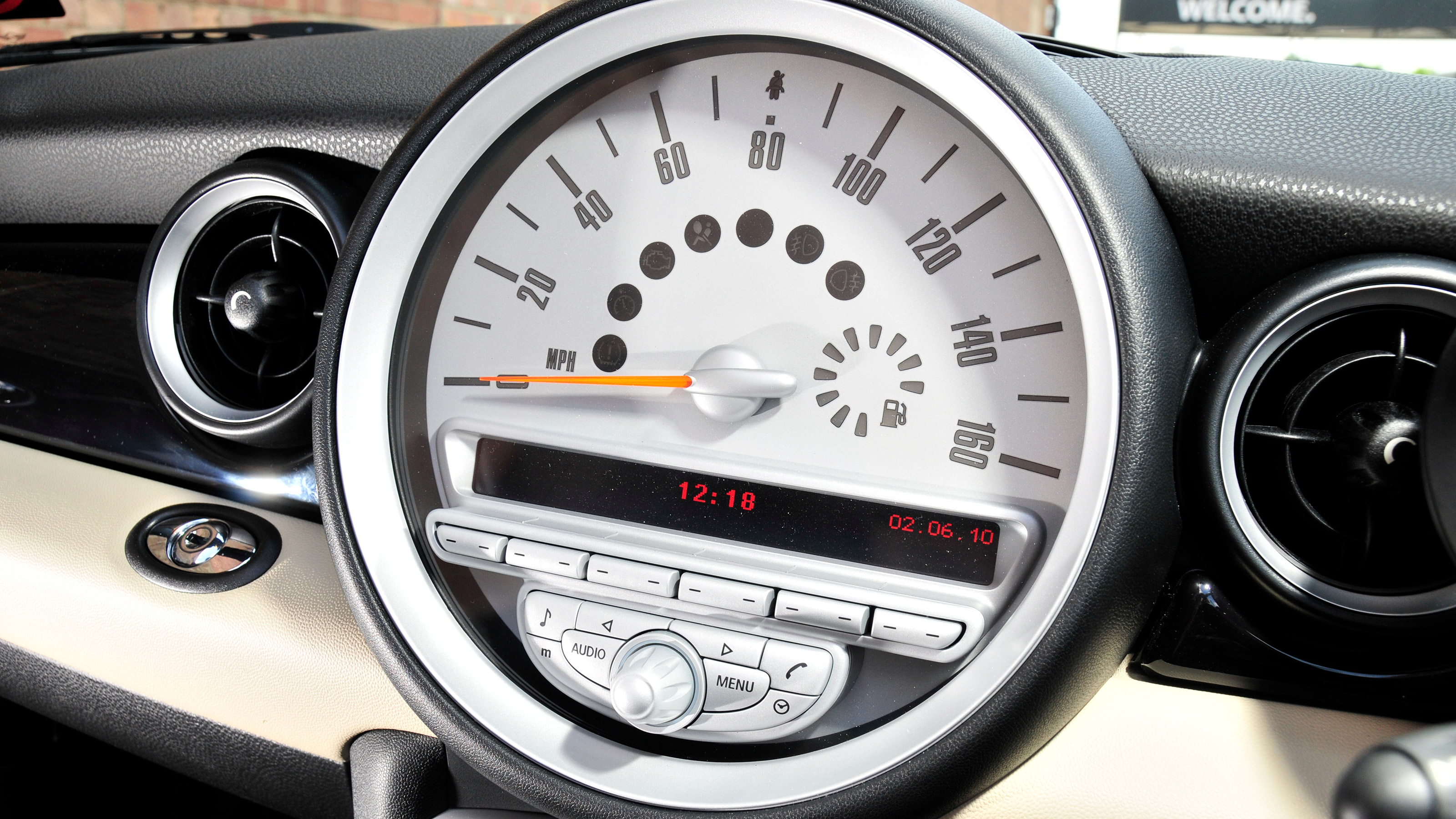 Used MINI Convertible - centre console
