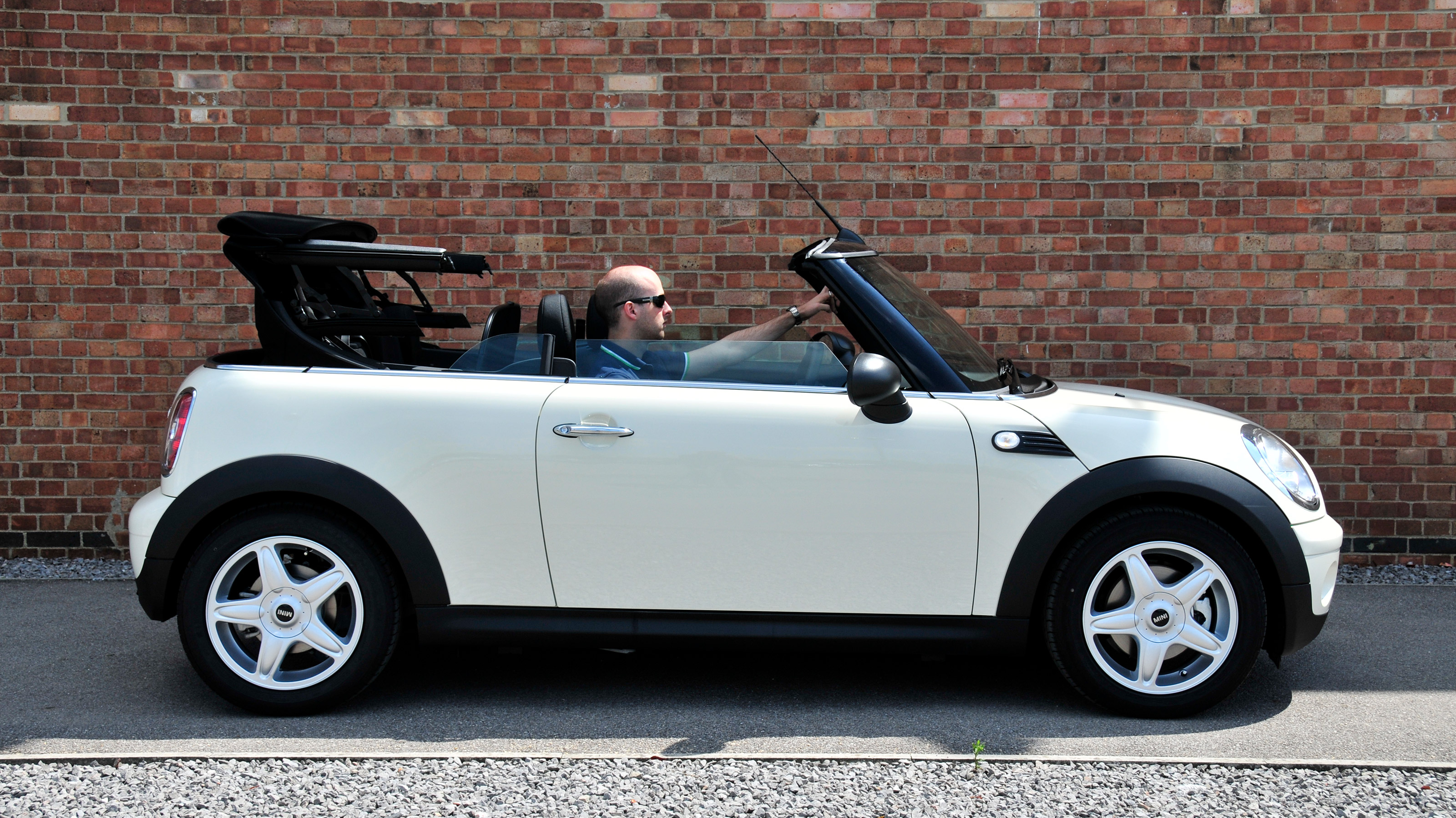 Used MINI Convertible - roof closing