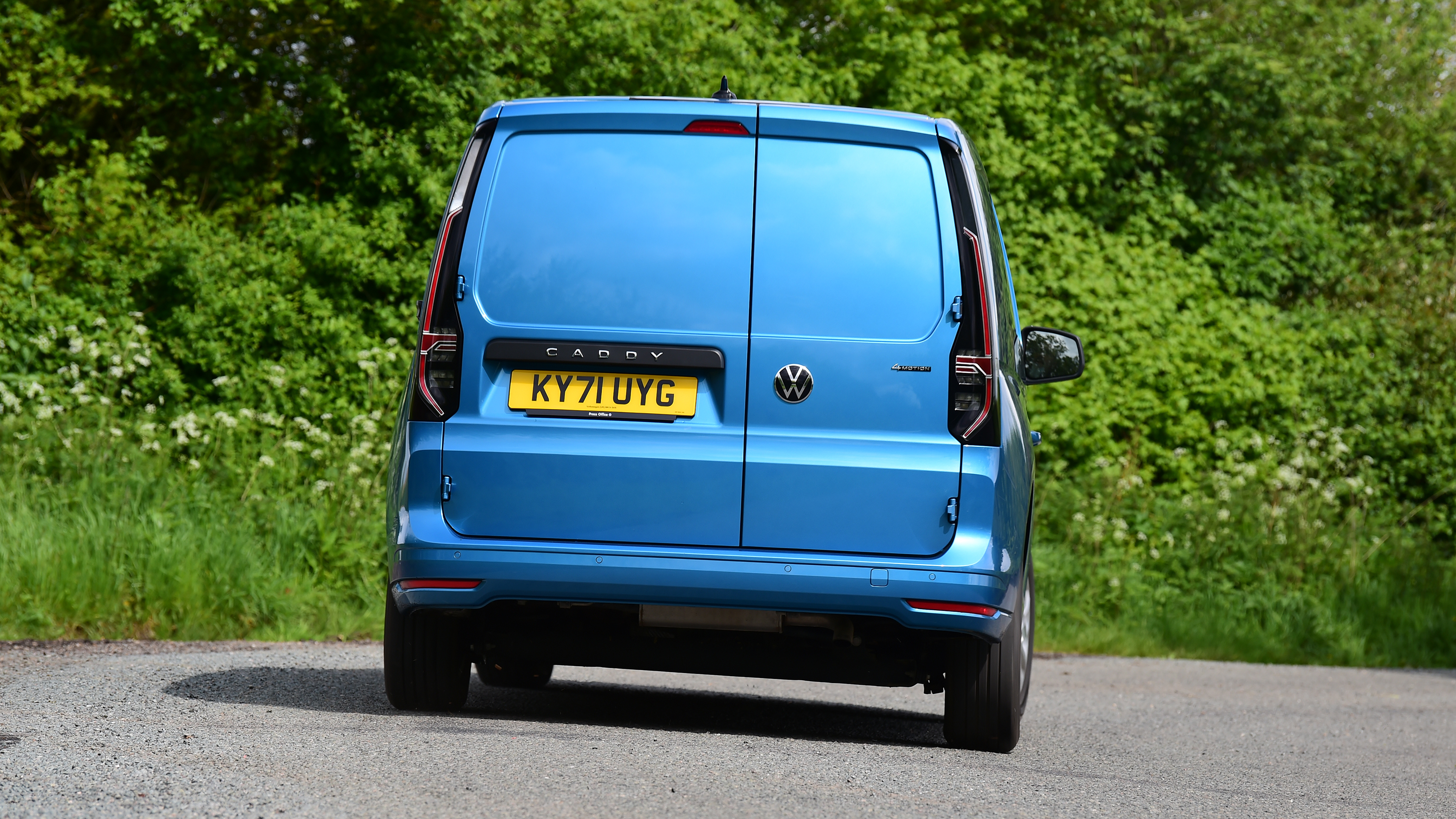 Volkswagen Caddy Cargo - rear cornering