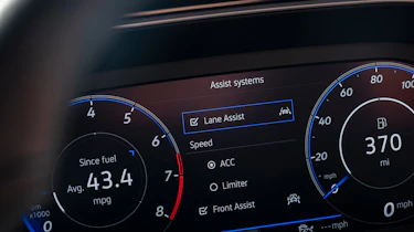 Volkswagen T-Roc - dashboard screen