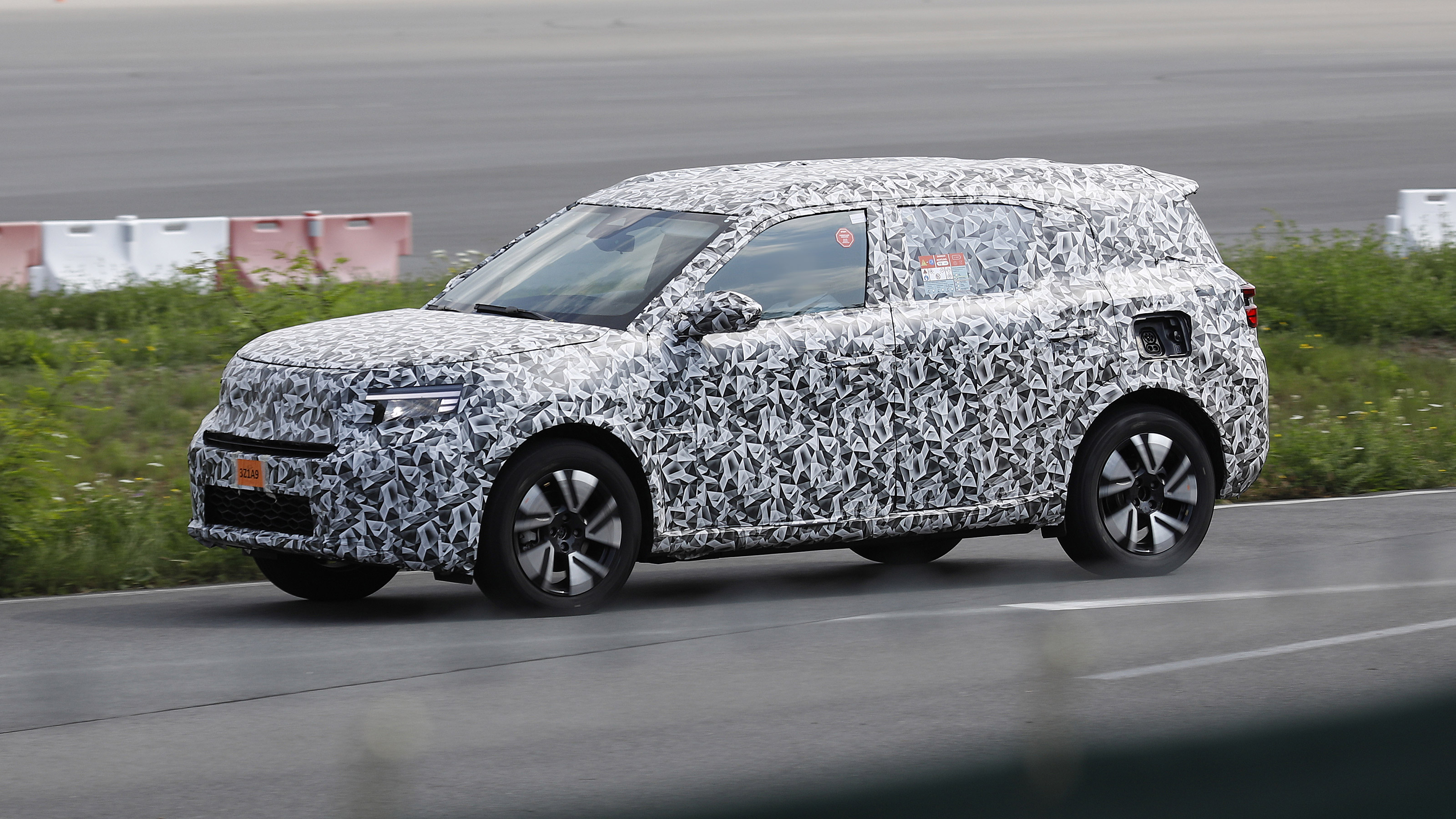 Vauxhall Crossland replacement spyshots 4