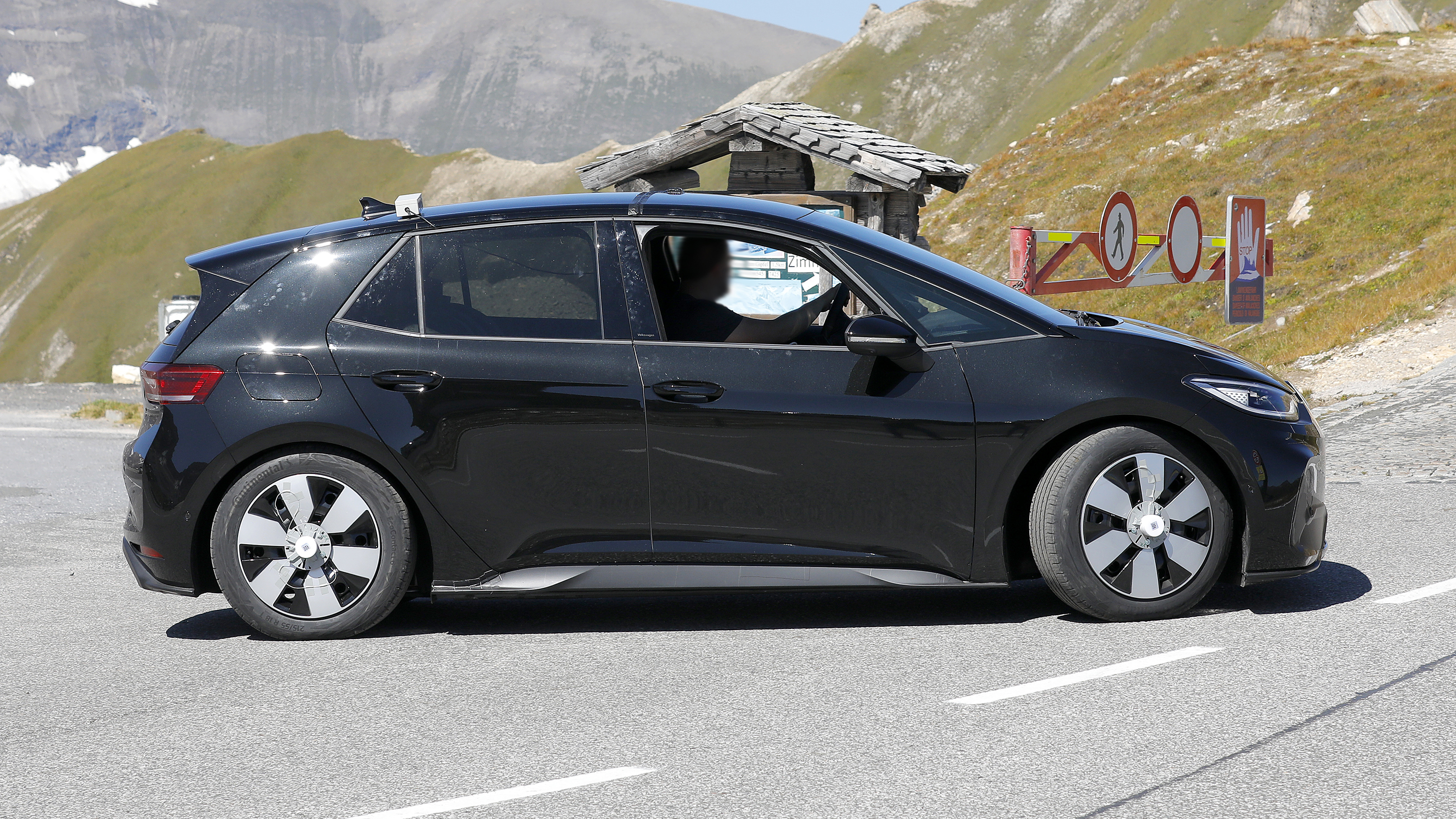 Volkswagen ID.3 GTX - side action