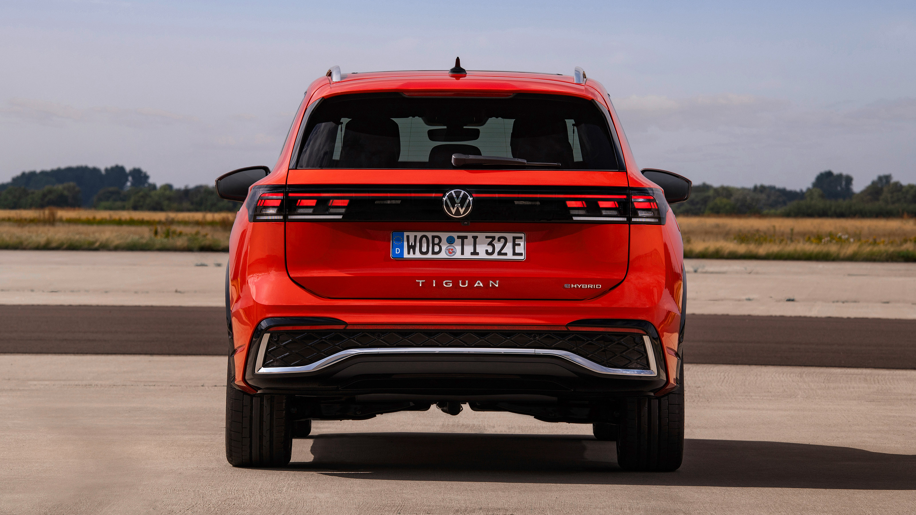 Volkswagen Tiguan - full rear