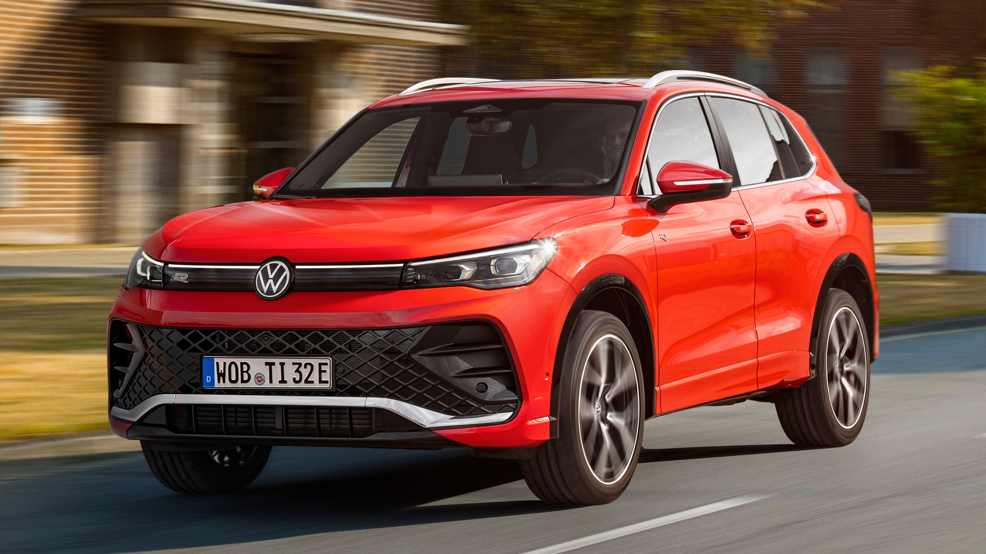 Volkswagen Tiguan - front action