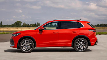 Volkswagen Tiguan - side