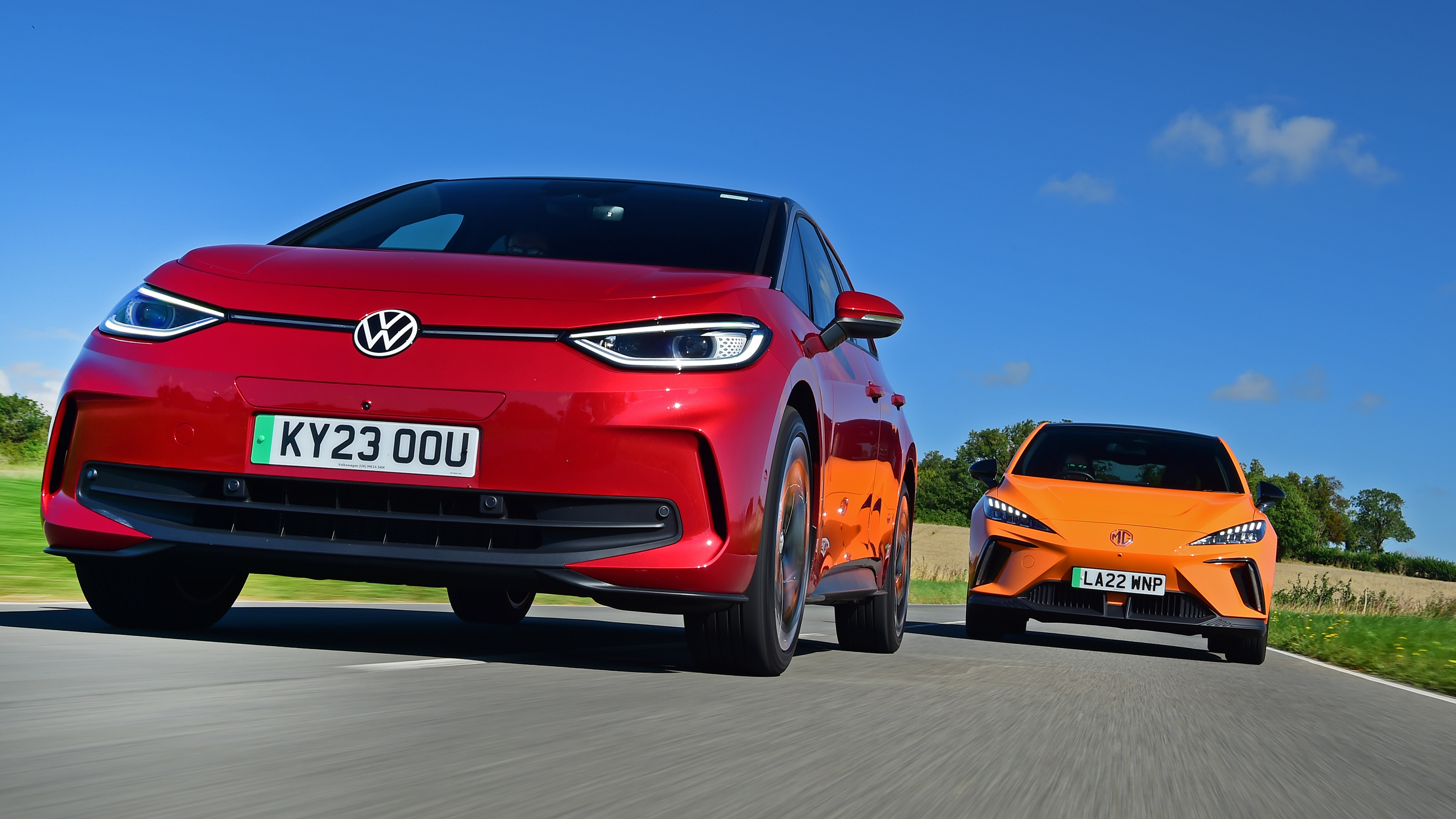Volkswagen ID.3 vs MG4 - front tracking 