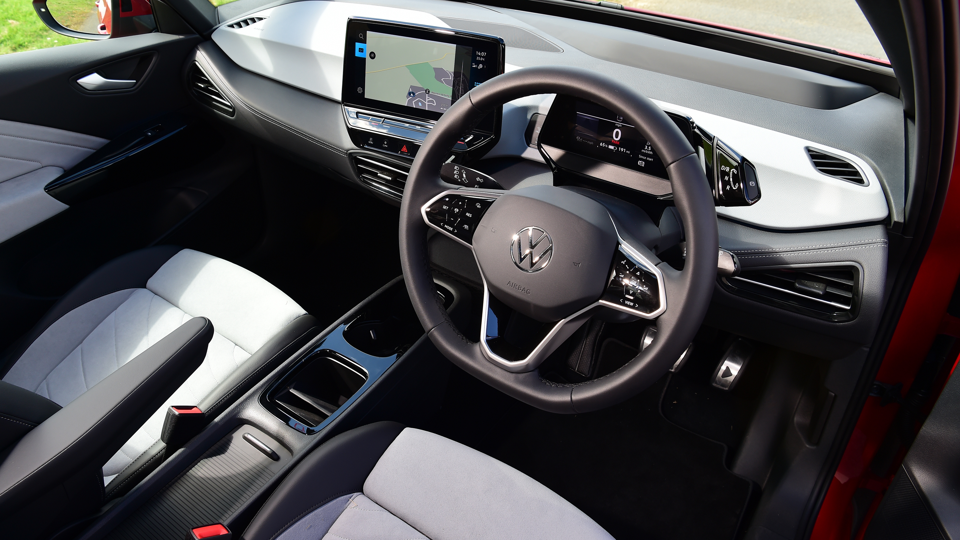 Volkswagen ID.3 vs MG4 - Volkswagen ID.3 interior 