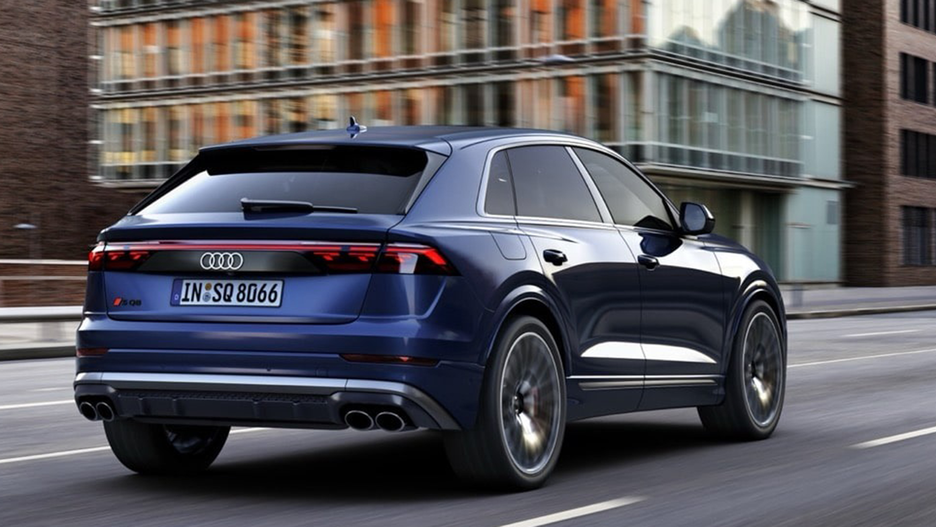 New Audi SQ8 - rear tracking
