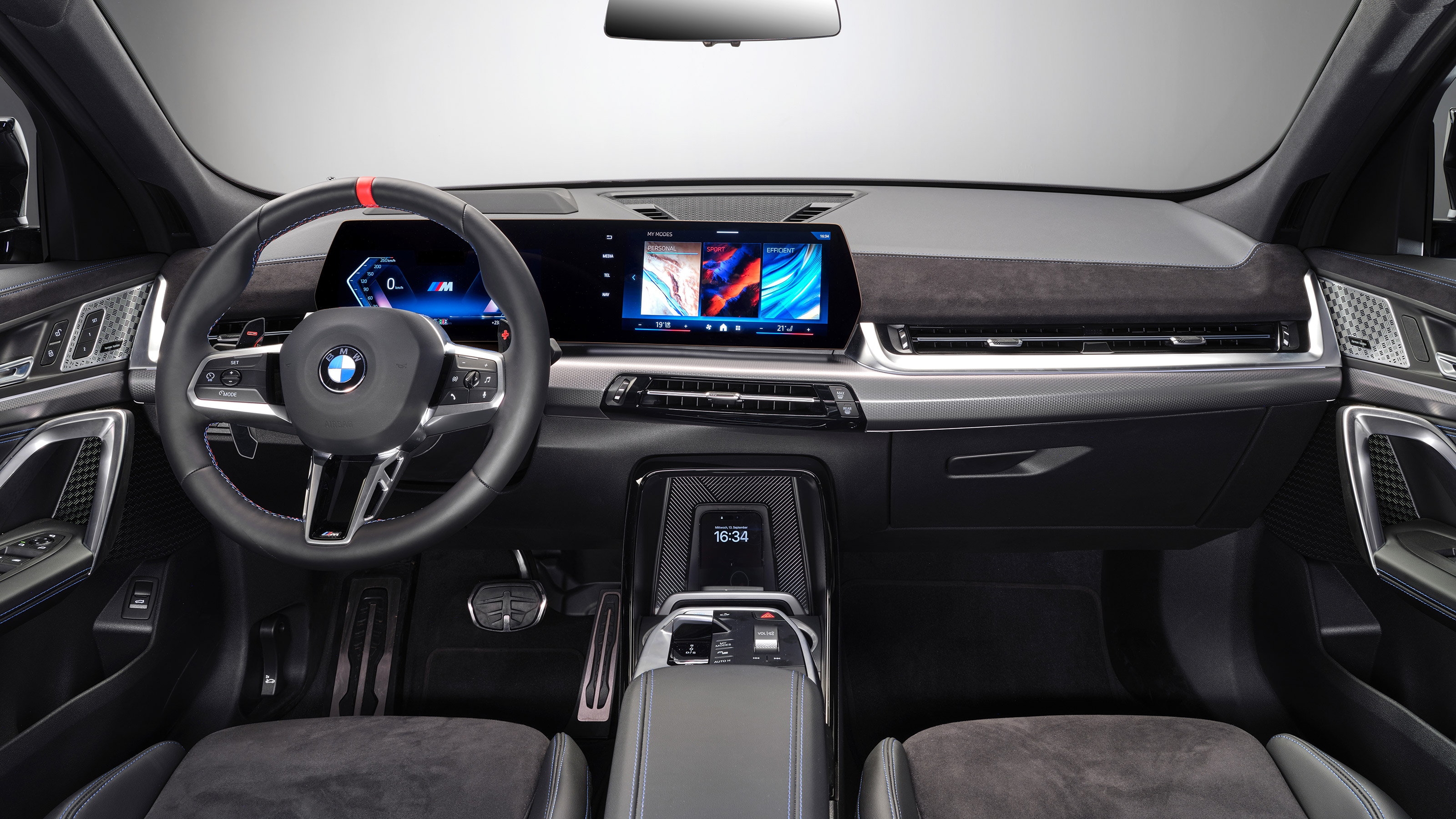 BMW X2 - dash studio