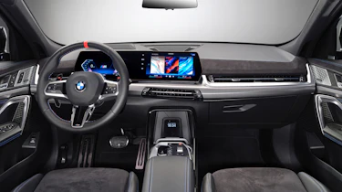 BMW X2 - dash studio