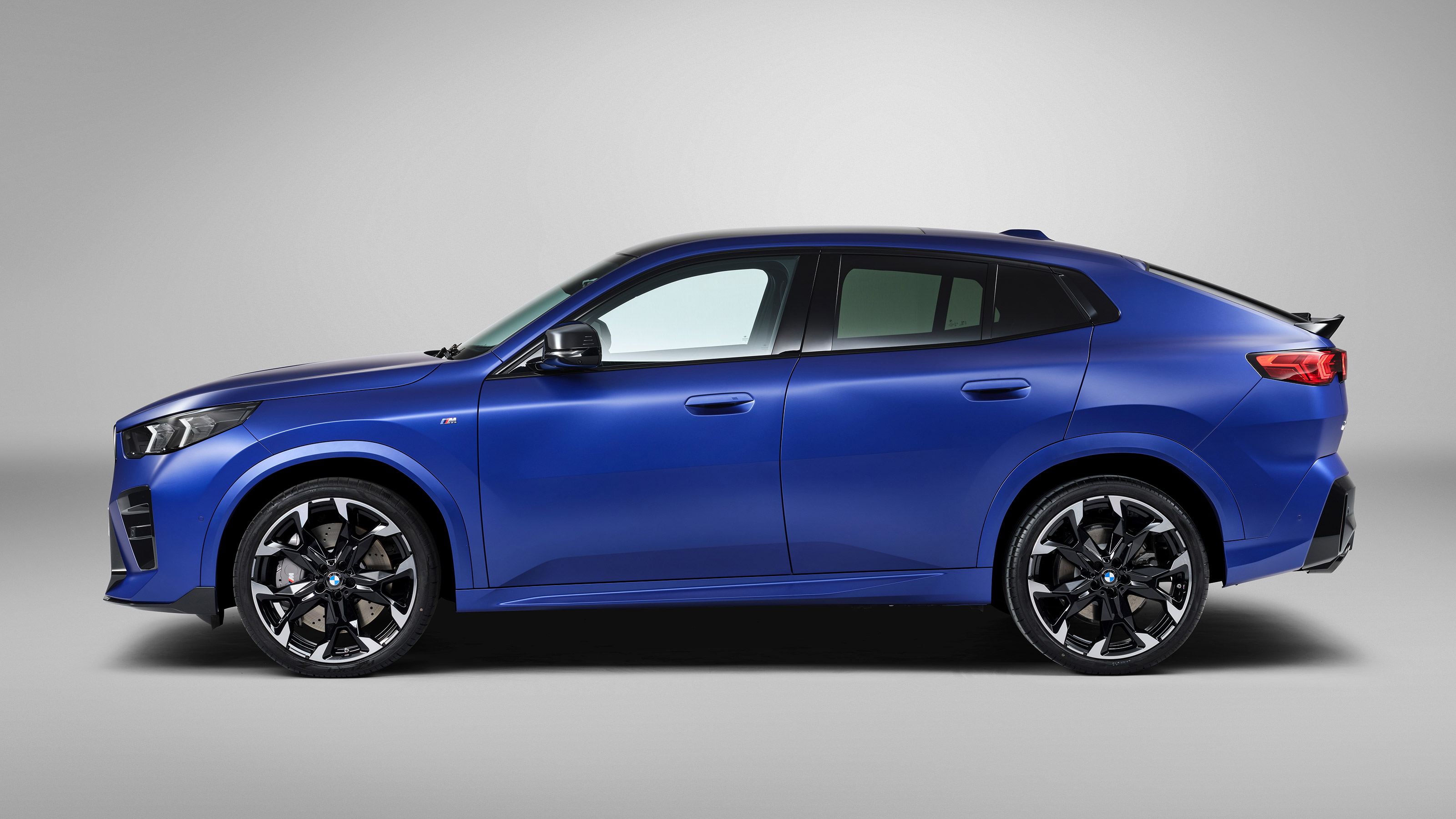 BMW X2 - side studio